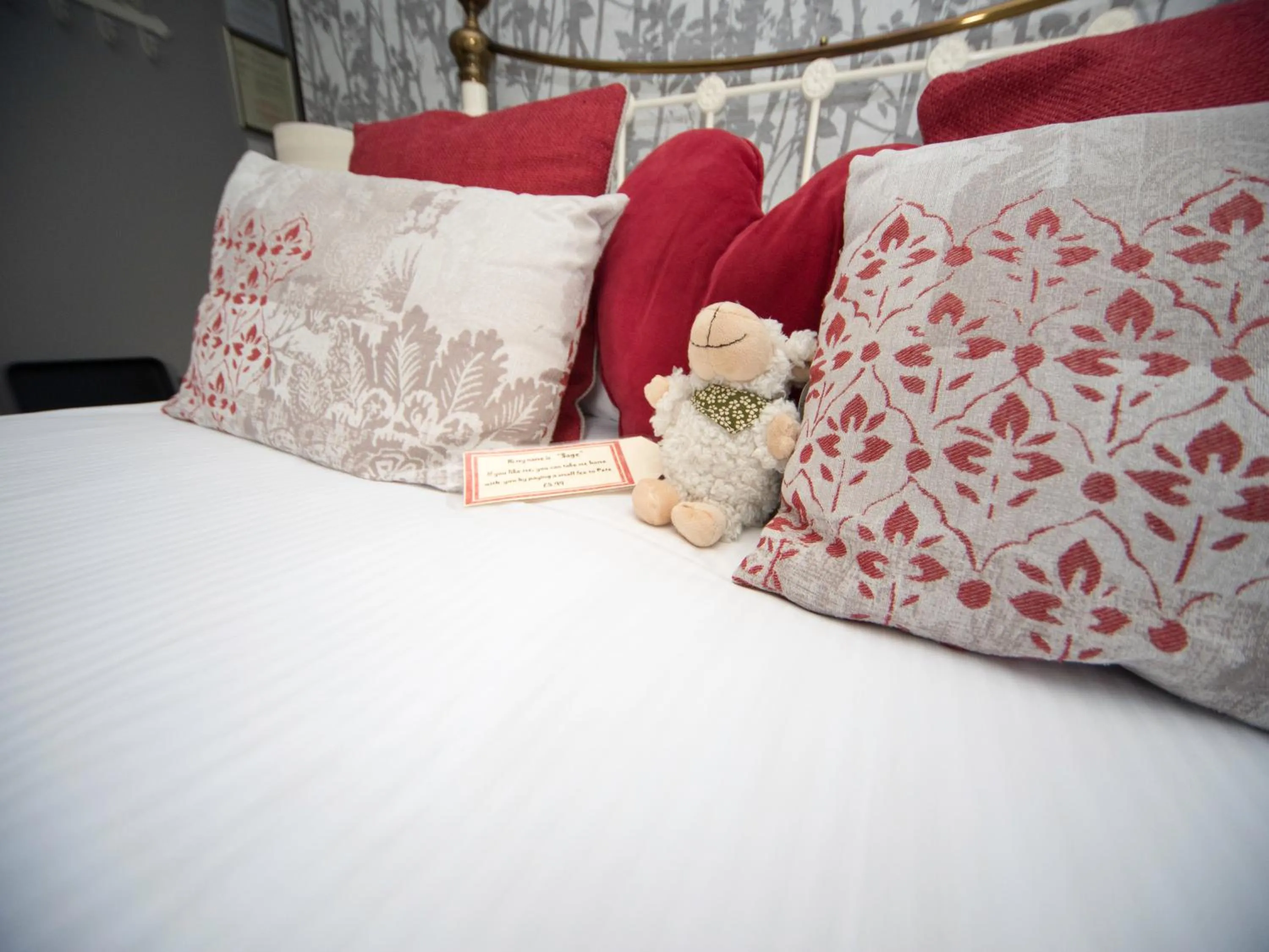 Bed in Glenville House - Adults Only - Incl FREE off-site health club with swimming pool, hot tub, sauna & steam room