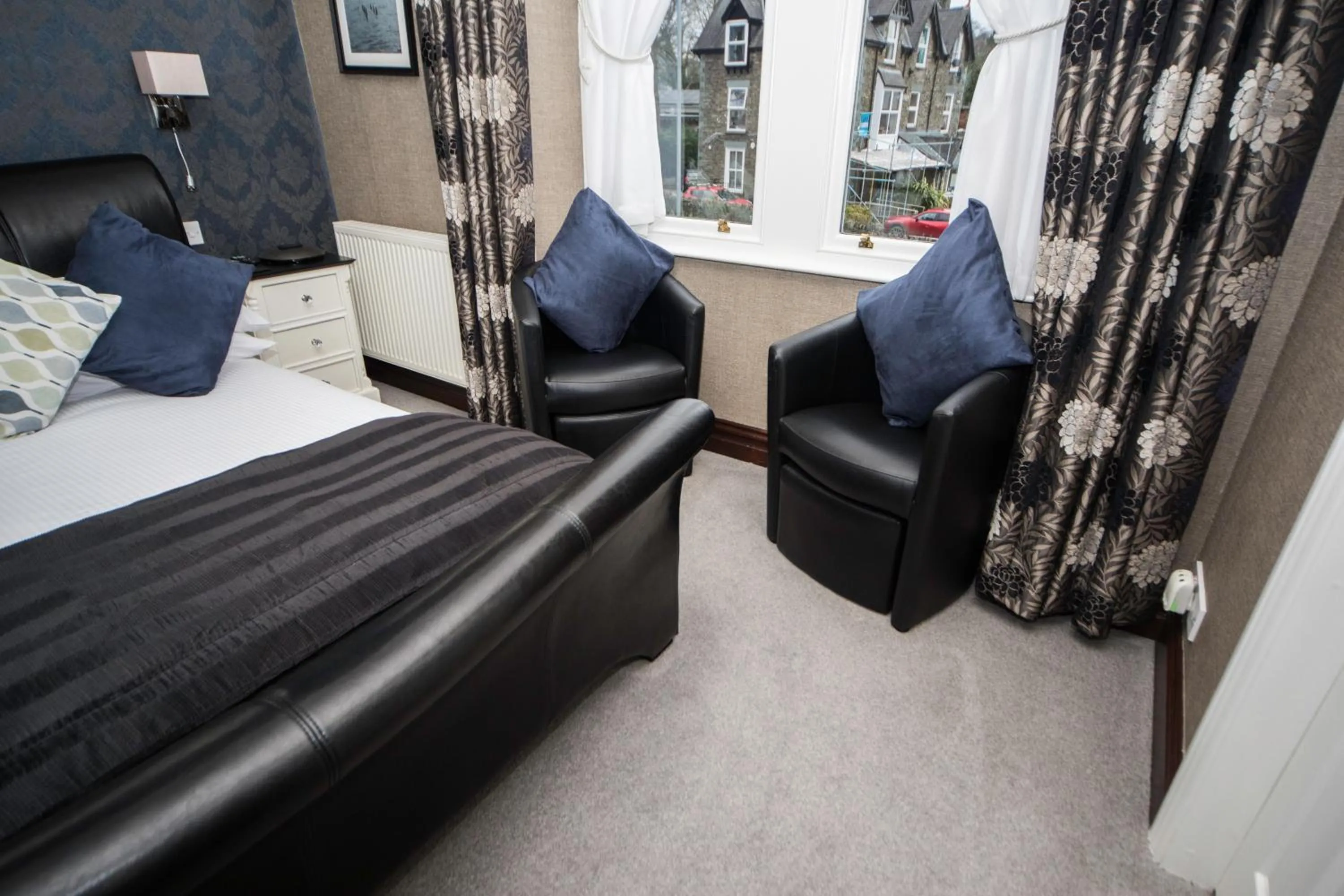 Bed in Glenville House - Adults Only - Incl FREE off-site health club with swimming pool, hot tub, sauna & steam room