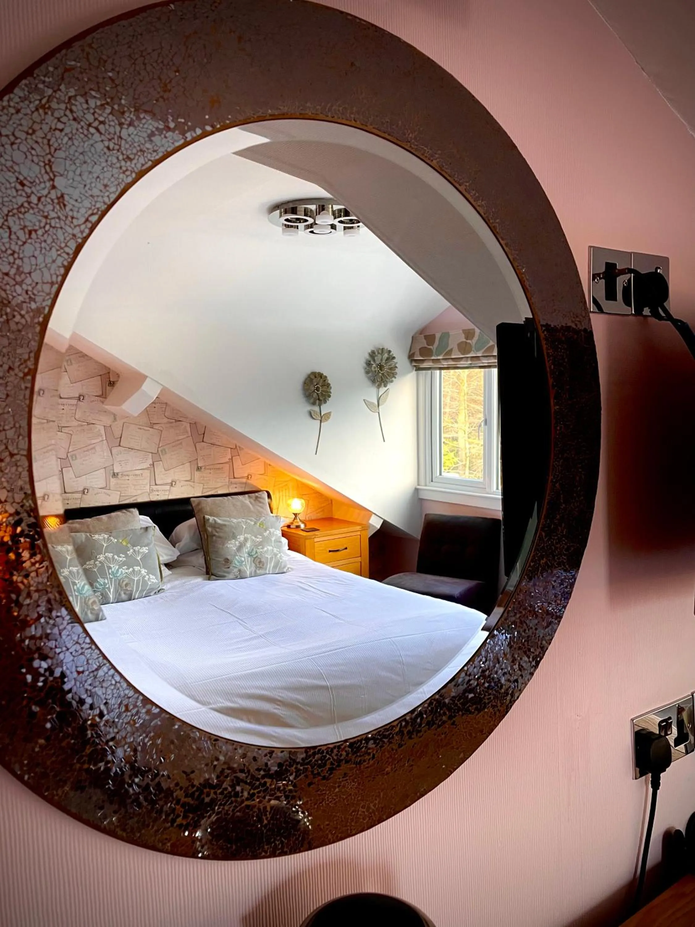 Bed in Glenville House - Adults Only - Incl FREE off-site health club with swimming pool, hot tub, sauna & steam room