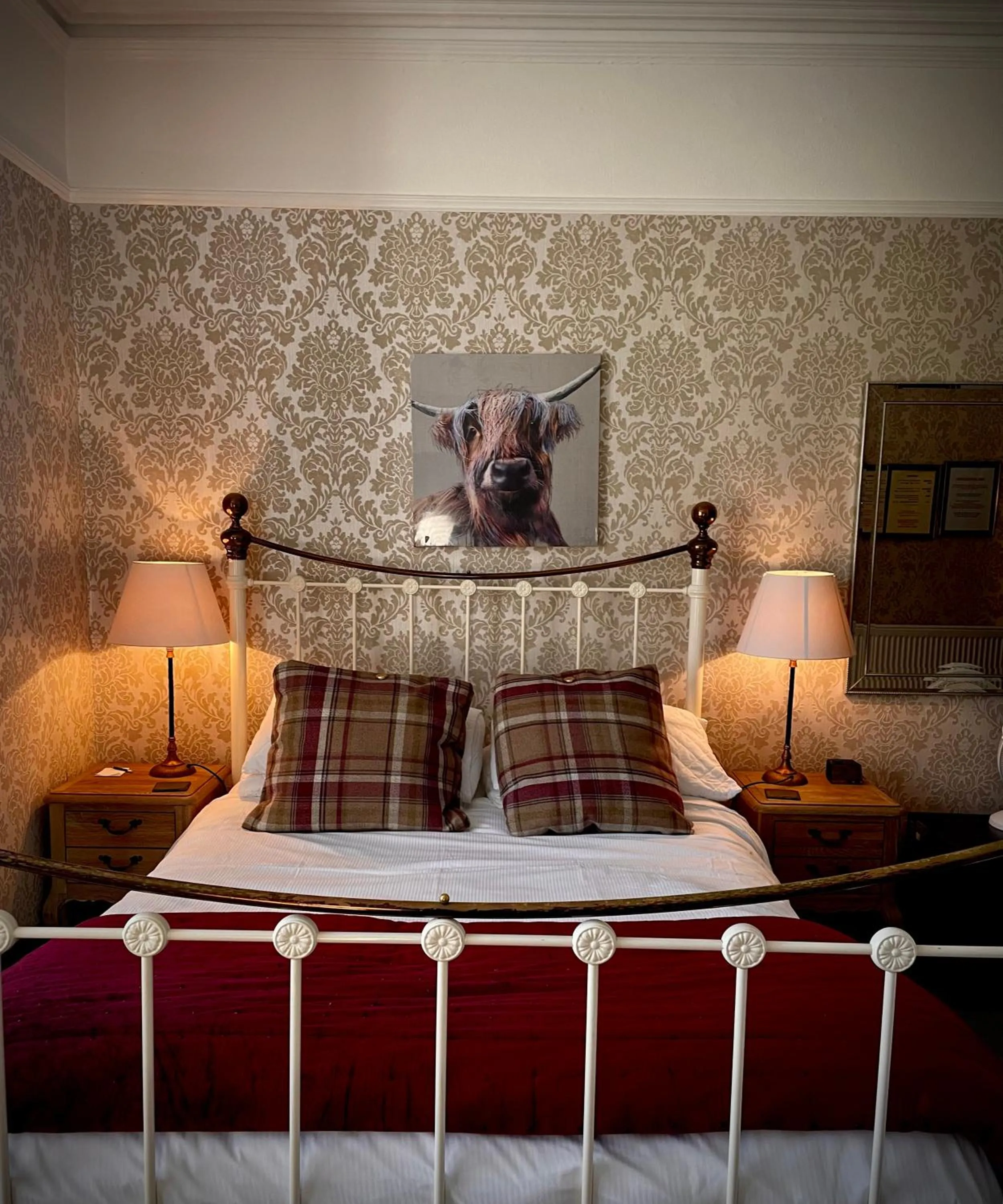 Bed in Glenville House - Adults Only - Incl FREE off-site health club with swimming pool, hot tub, sauna & steam room