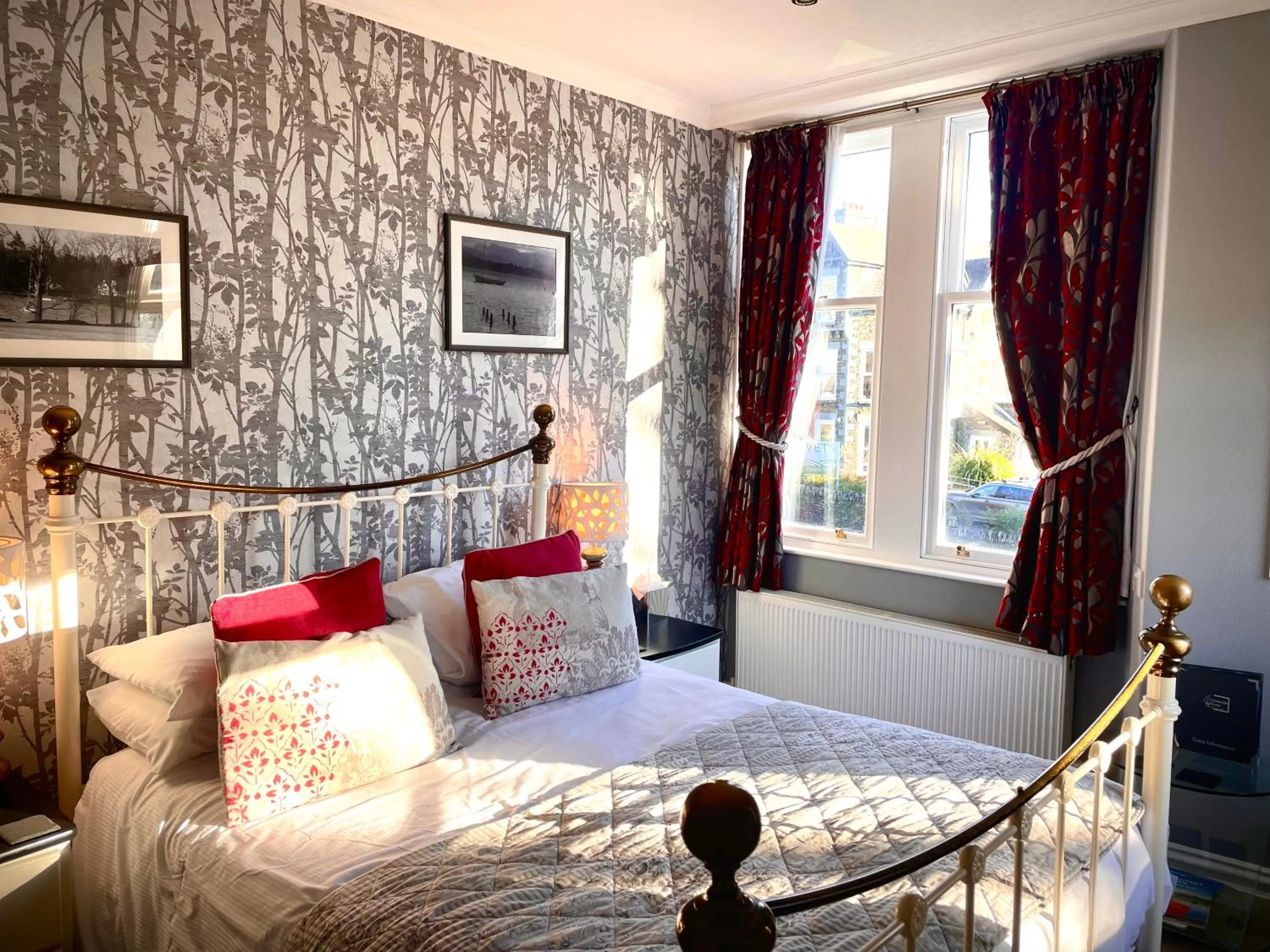 Bed in Glenville House - Adults Only - Incl FREE off-site health club with swimming pool, hot tub, sauna & steam room