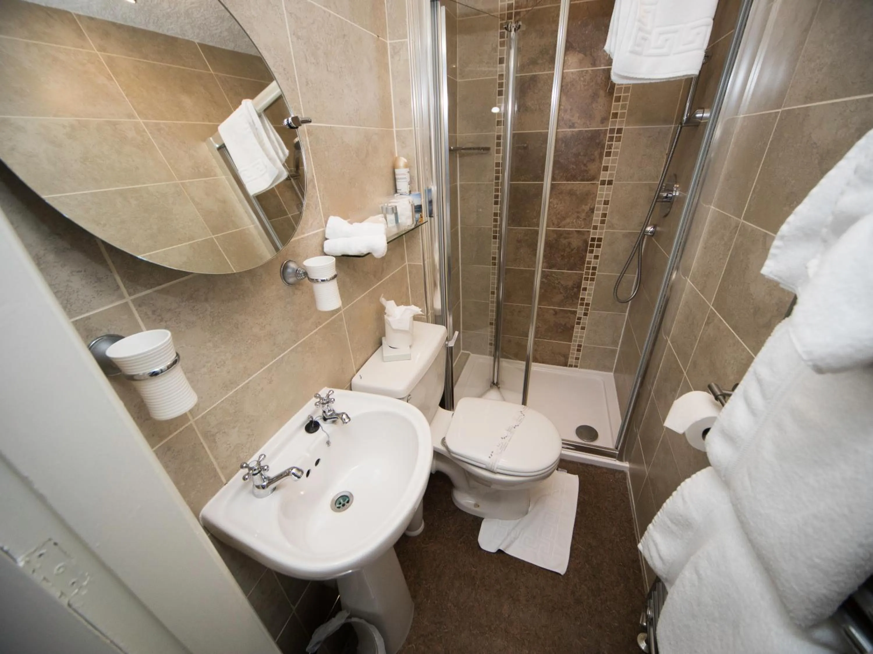 Glenville House - Adults Only - Incl FREE off-site health club with swimming pool, hot tub, sauna & steam room