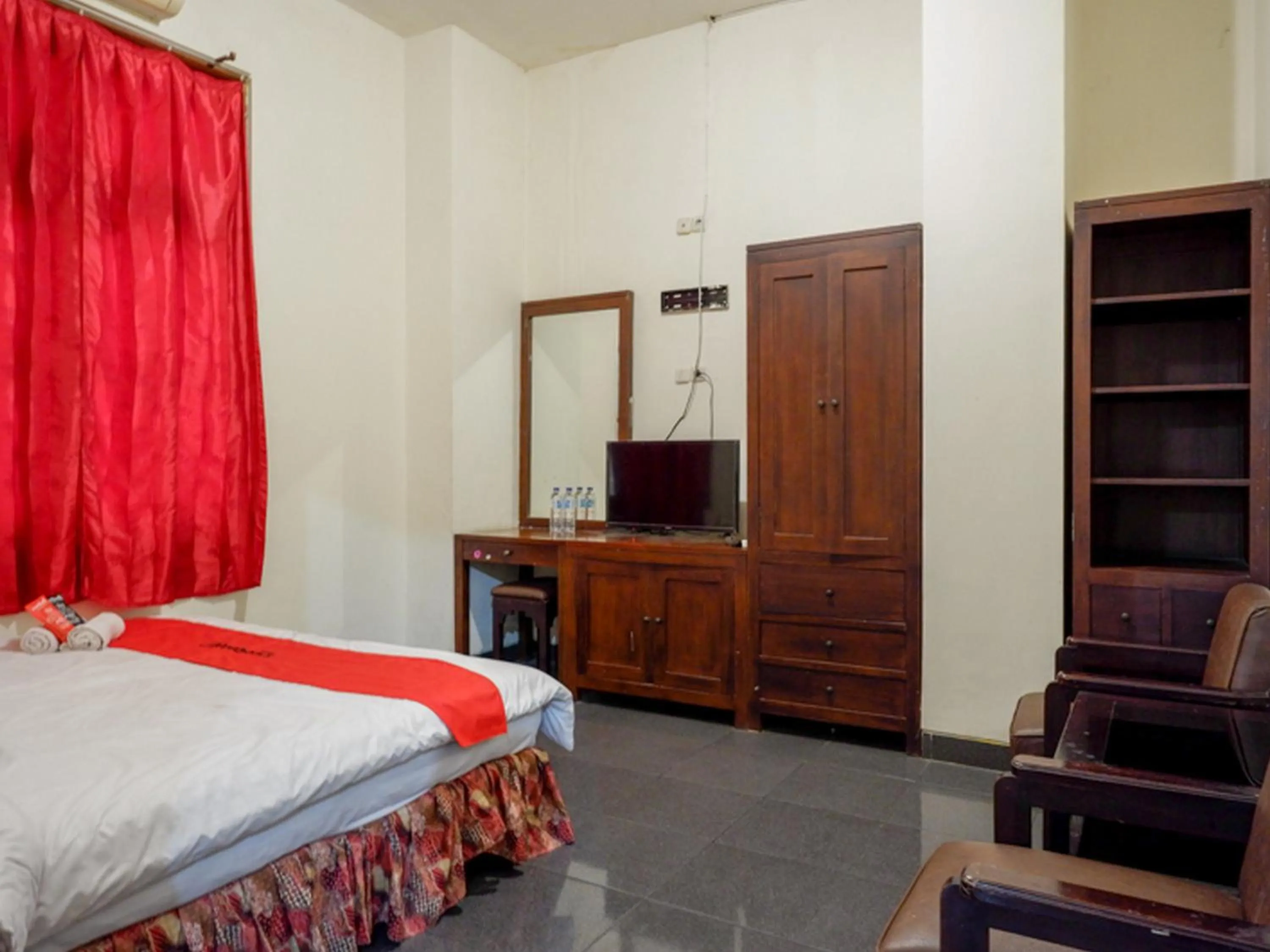 Bed in RedDoorz near Tugu Yogyakarta