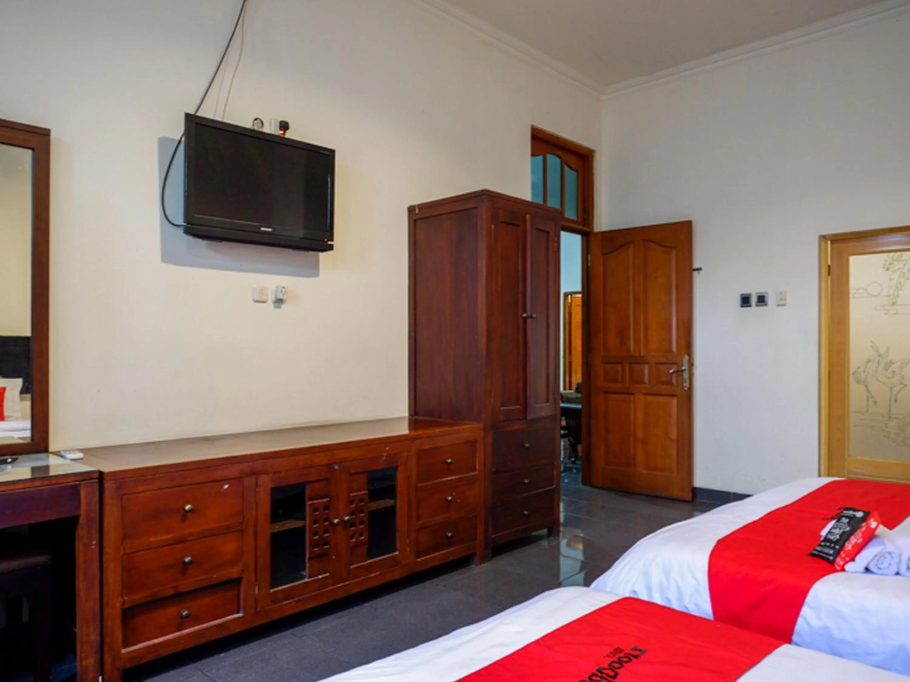 Bed in RedDoorz near Tugu Yogyakarta