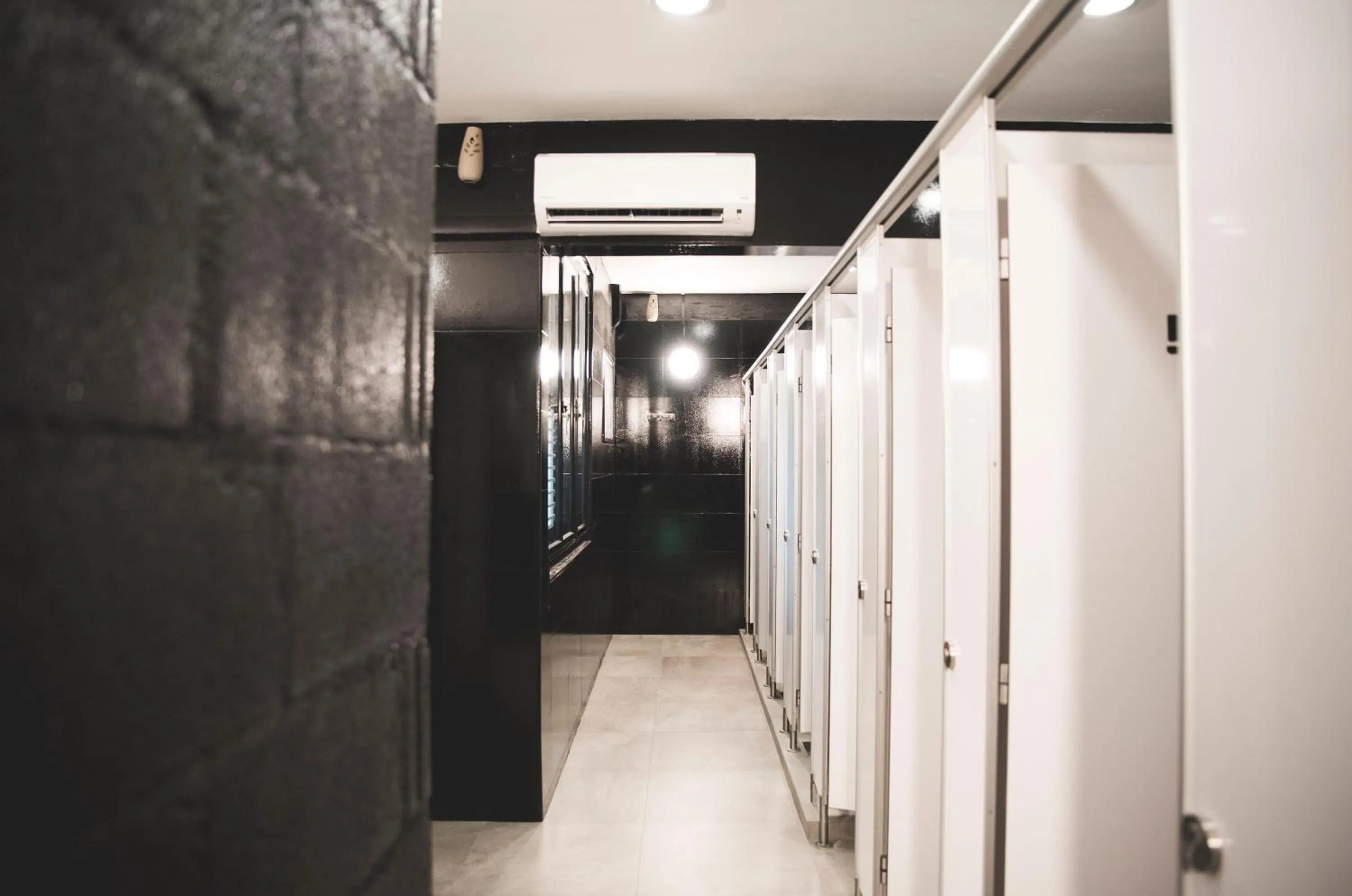 Bathroom in Wink at Mosque Street