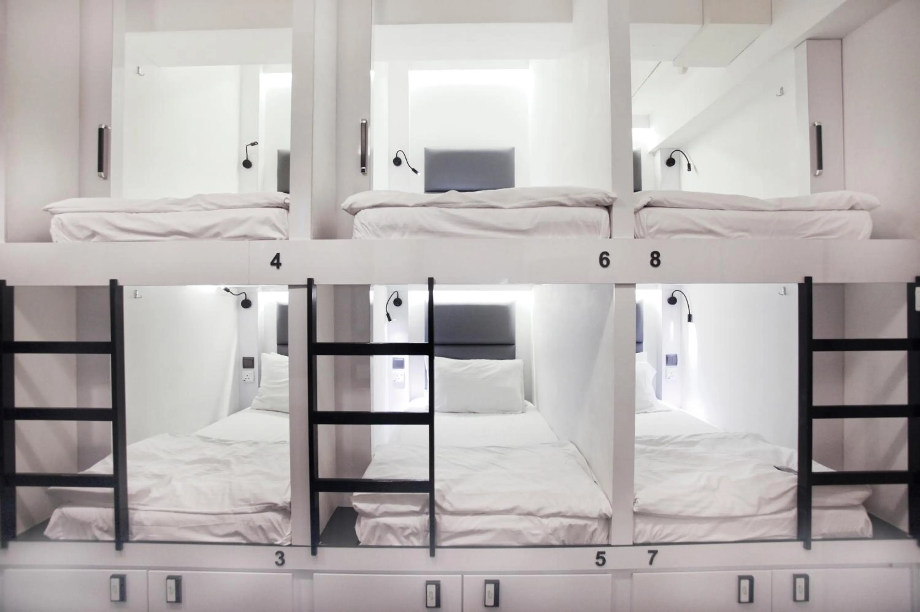 Bedroom, Bed in Wink at Mosque Street