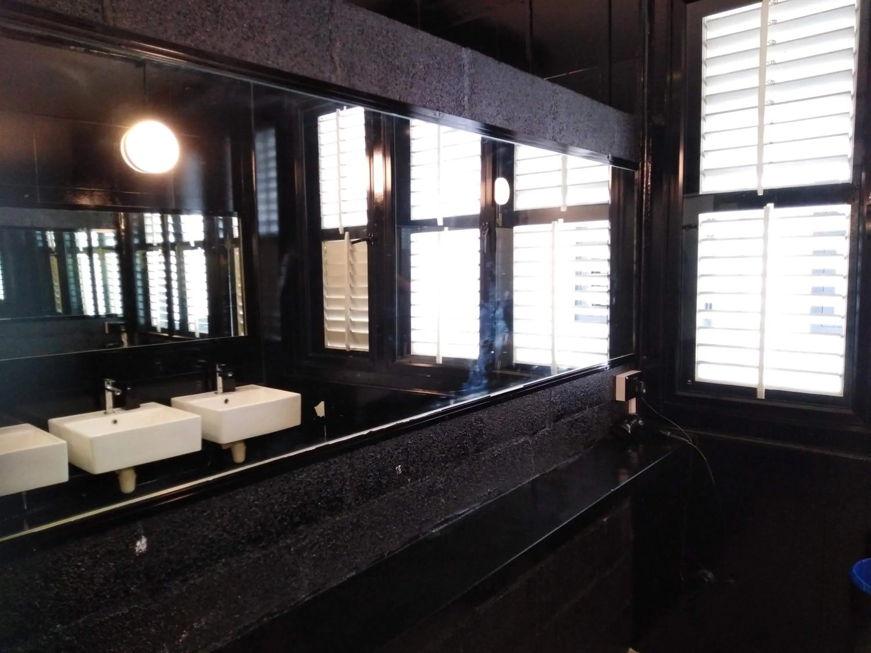 Bathroom in Wink at Mosque Street