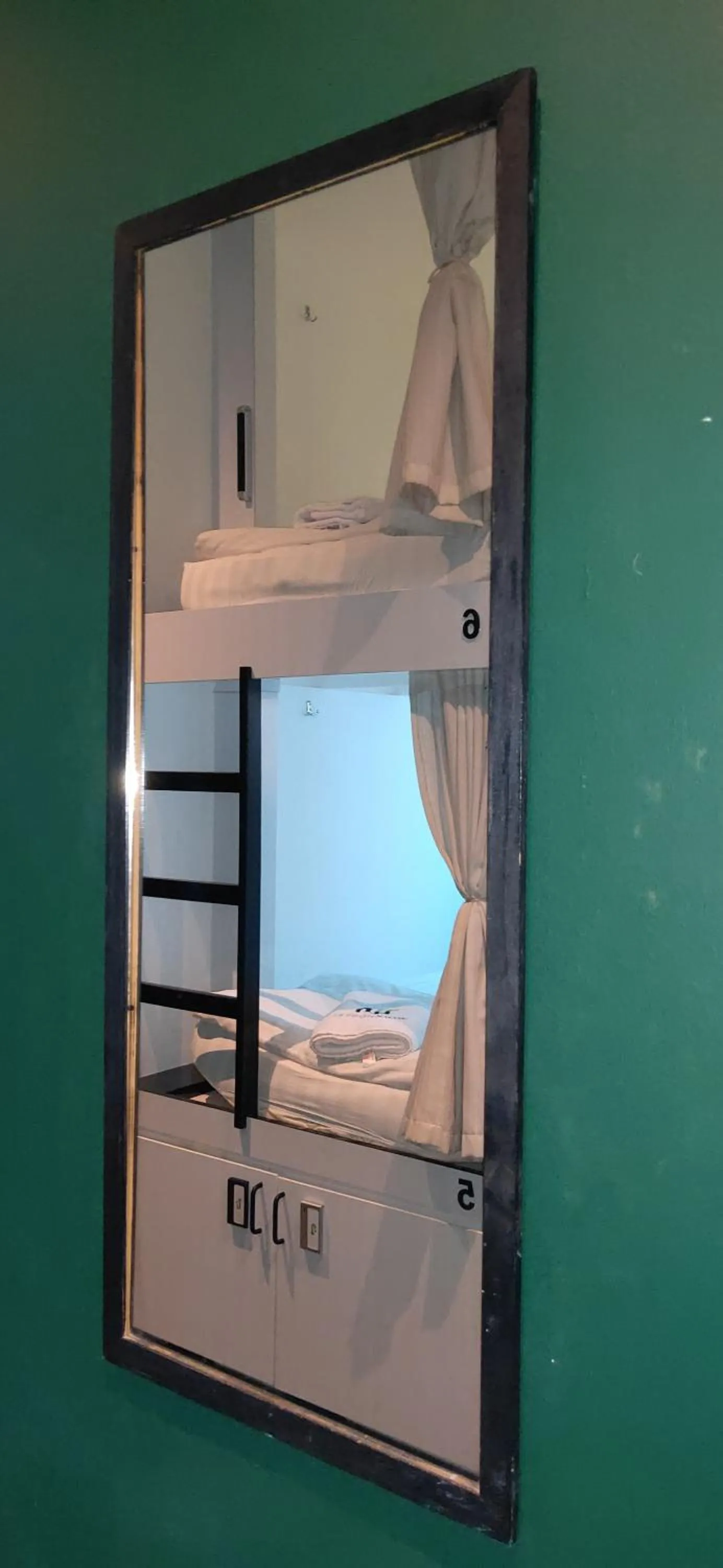 Decorative detail in Wink at Mosque Street