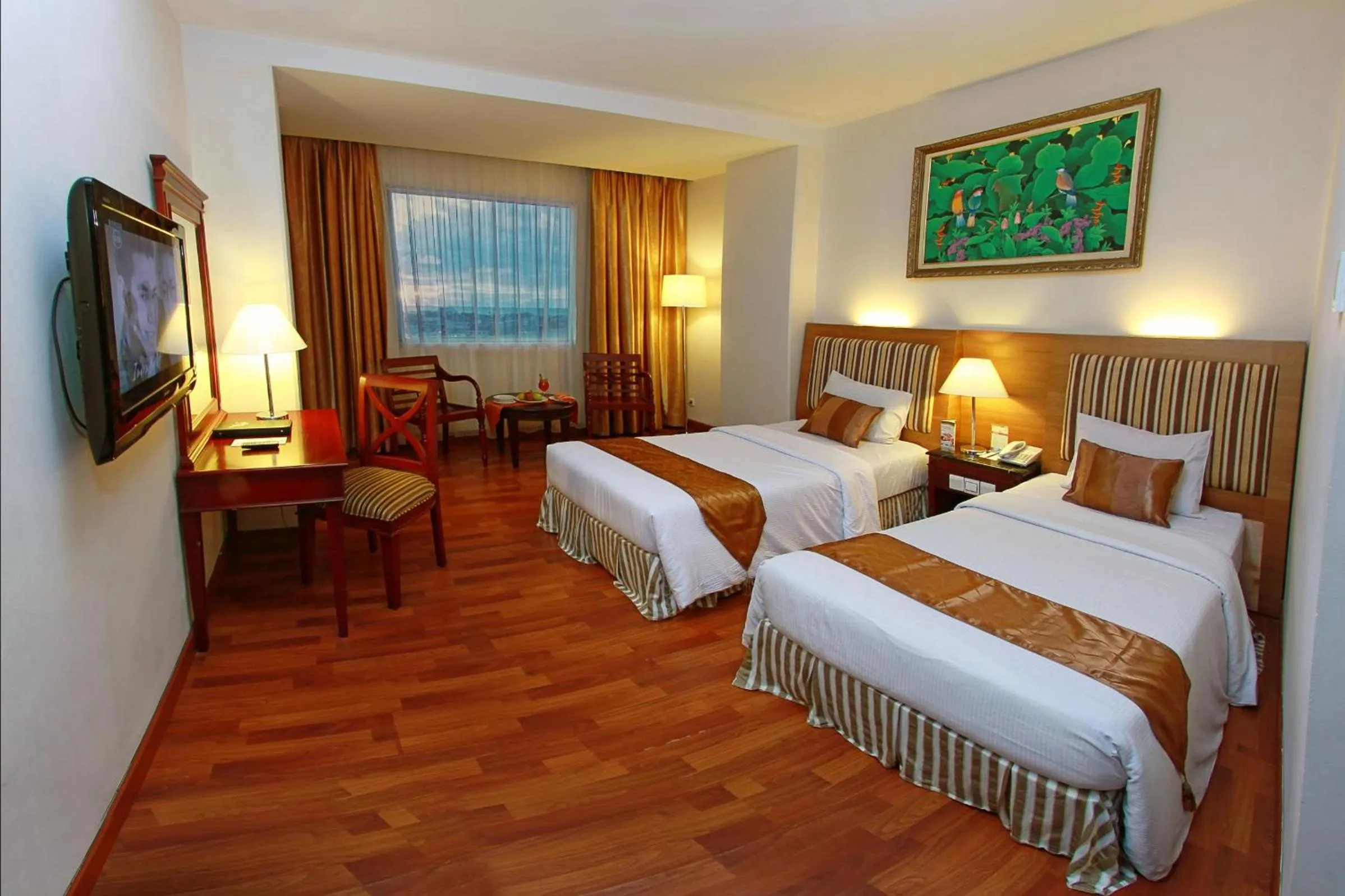 Photo of the whole room, Bed in Rocky Plaza Hotel Padang