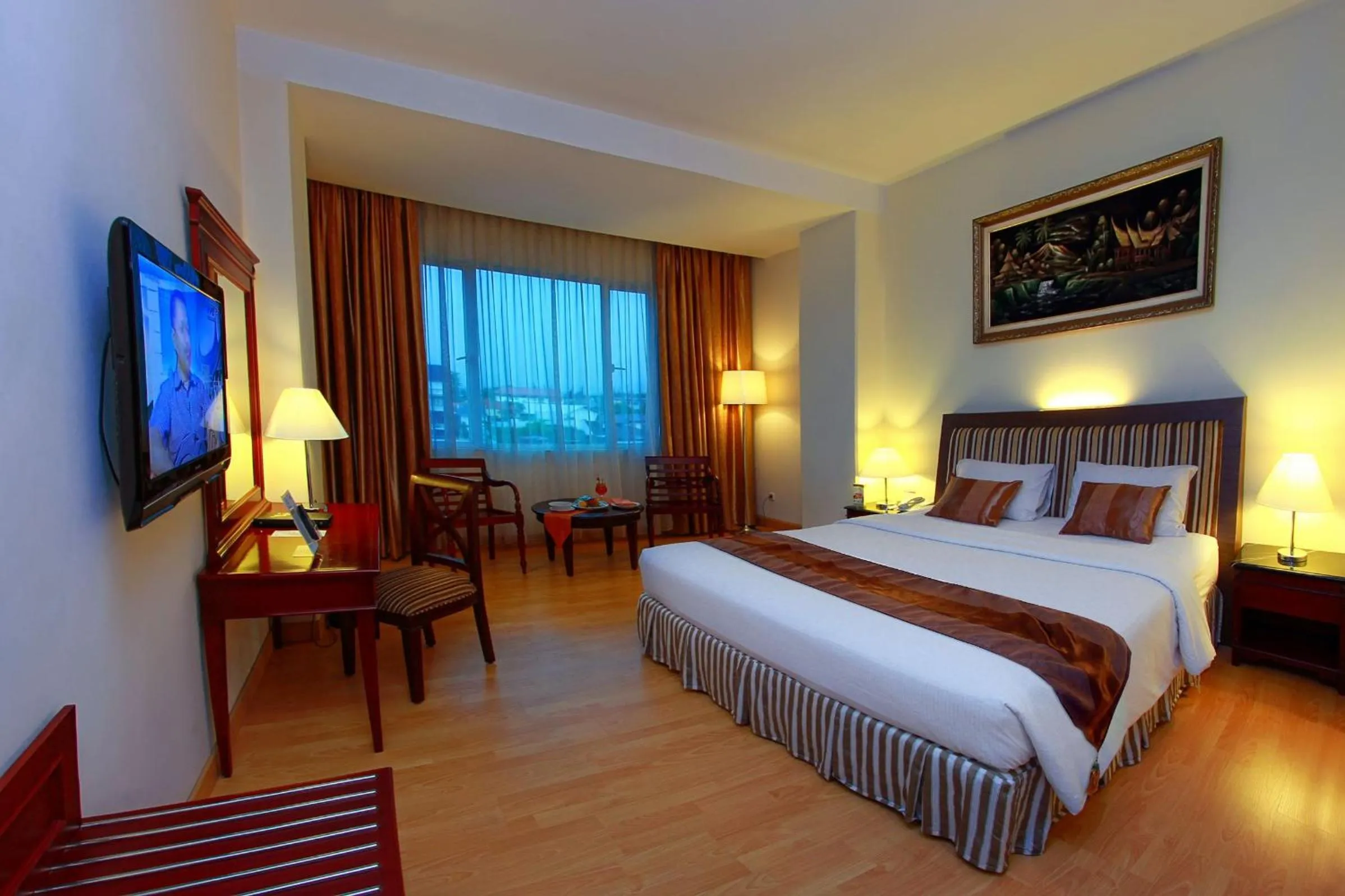 Photo of the whole room, Bed in Rocky Plaza Hotel Padang