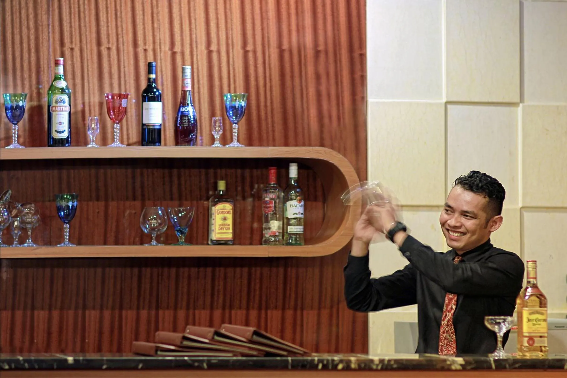 Lounge or bar in Rocky Plaza Hotel Padang