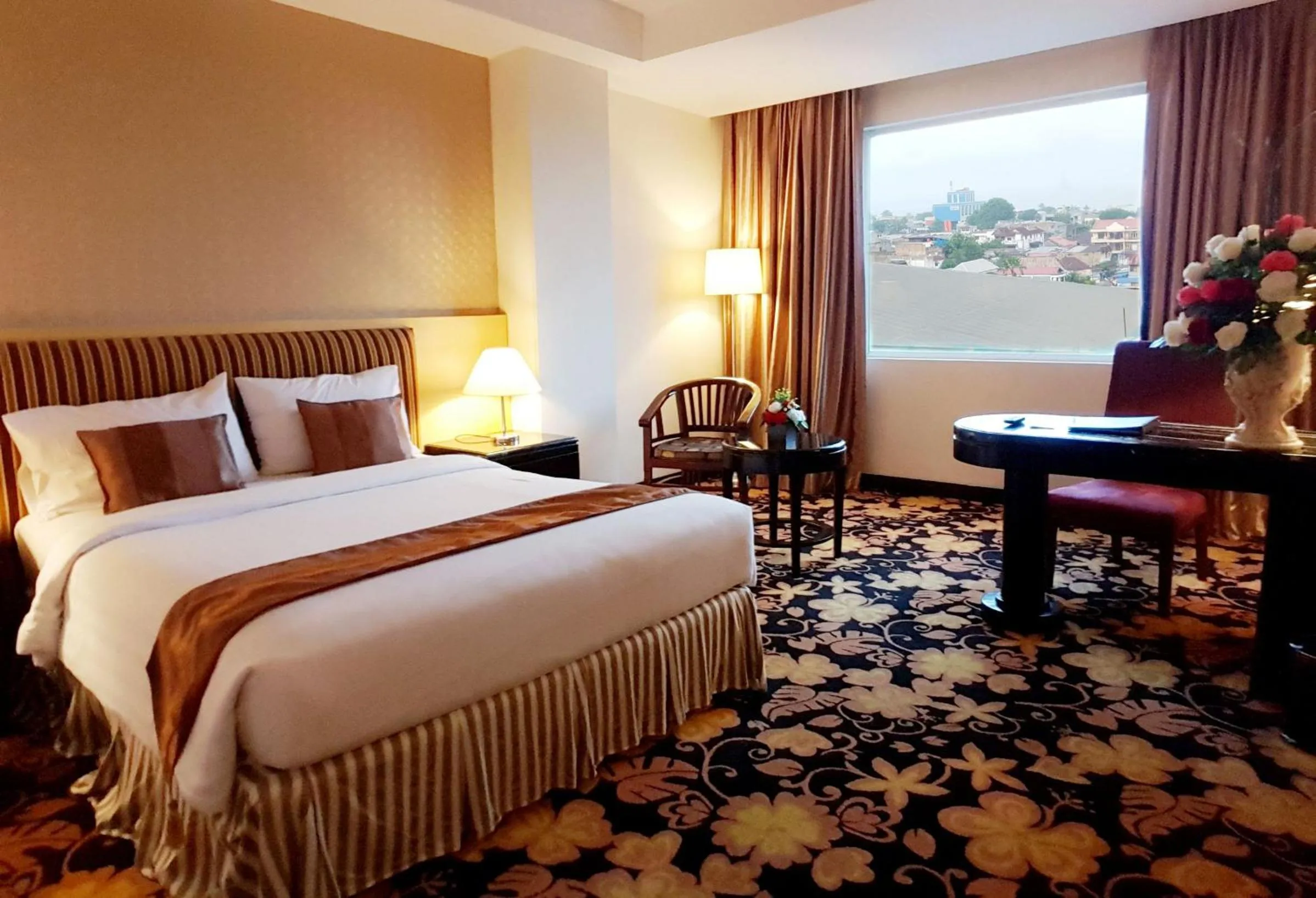 Bedroom, Bed in Rocky Plaza Hotel Padang