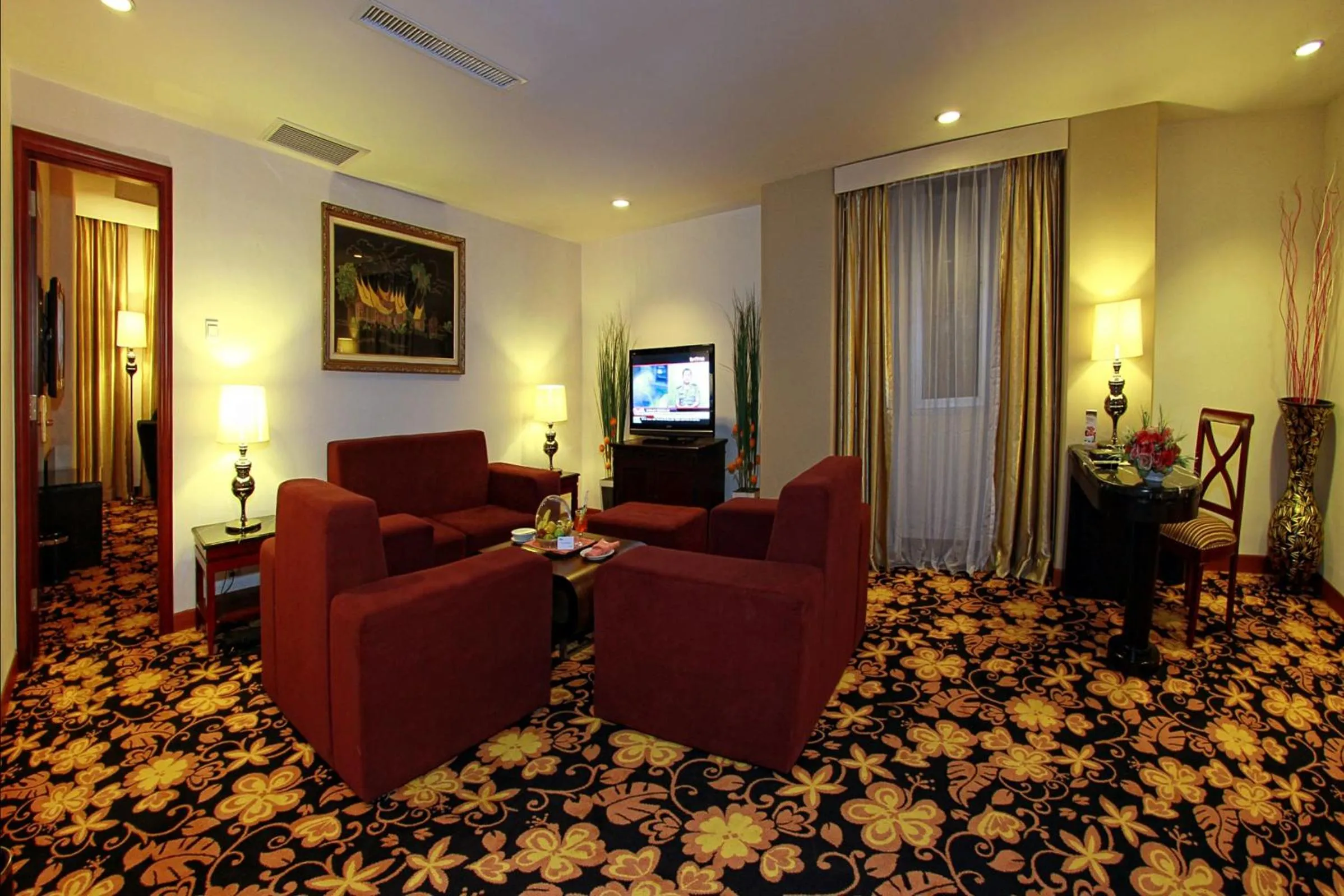 Living room in Rocky Plaza Hotel Padang