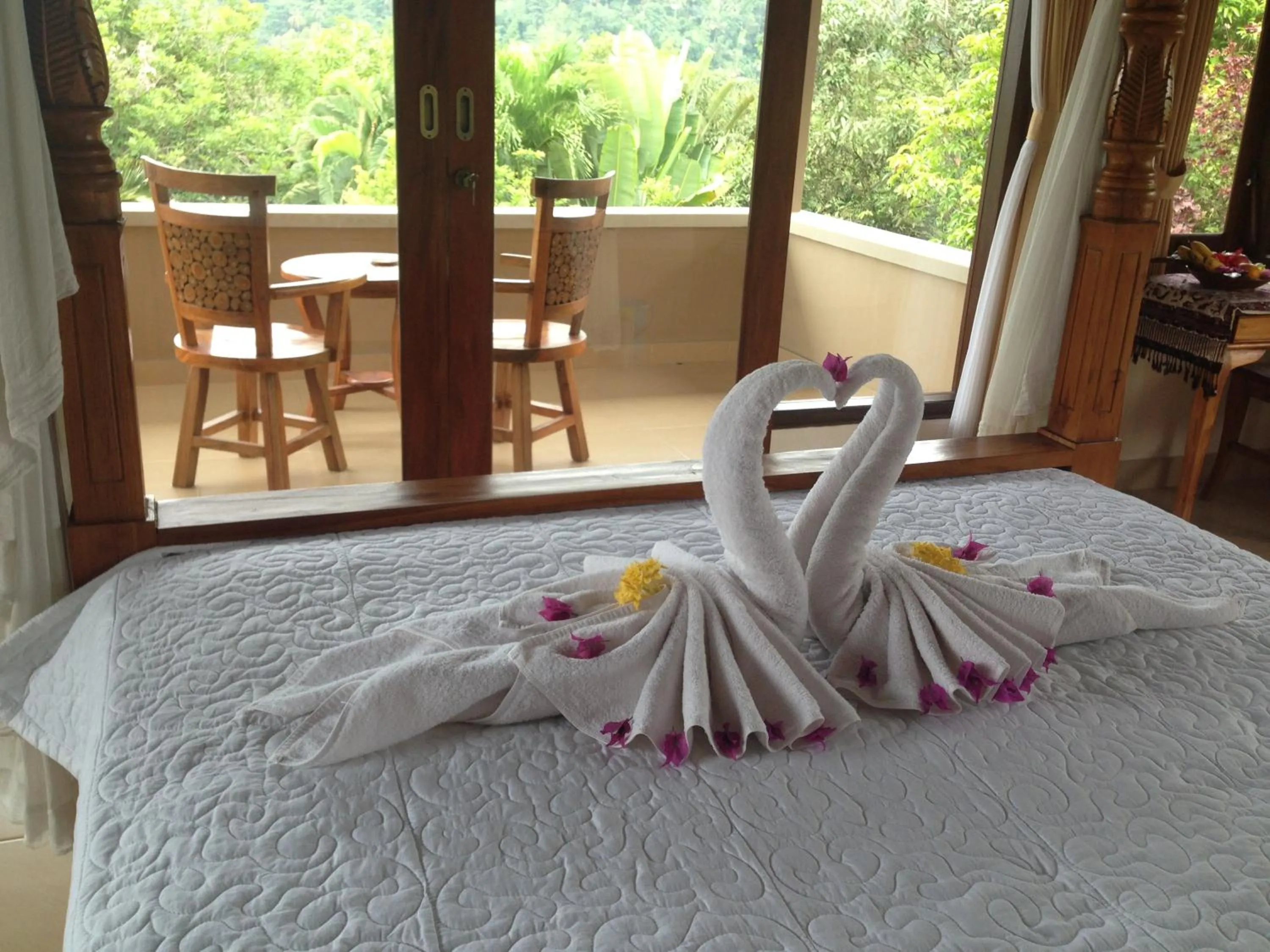 Bedroom, Bed in Nirarta Center For Living Awareness