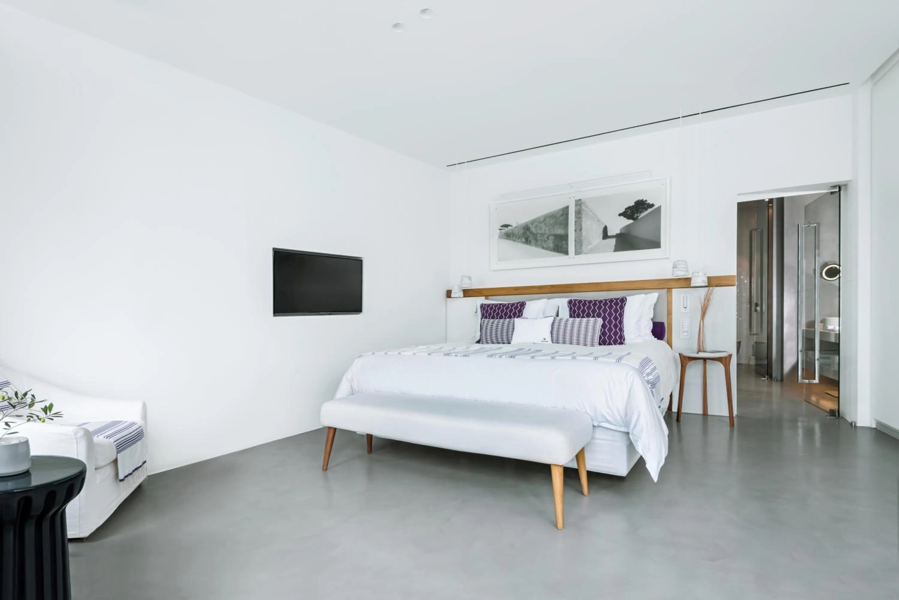 Bed in Grace Hotel, Auberge Collection