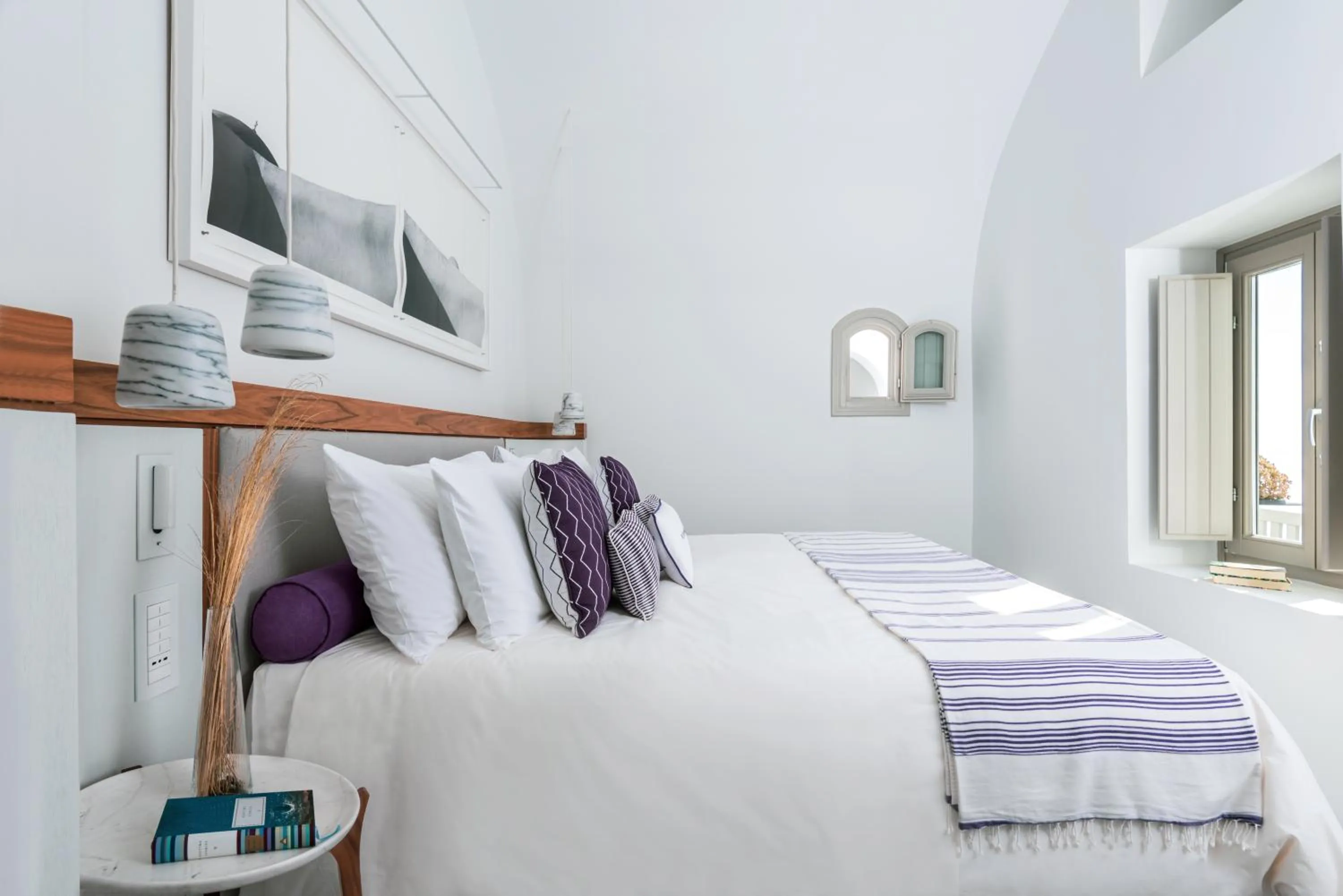 Bed in Grace Hotel, Auberge Collection