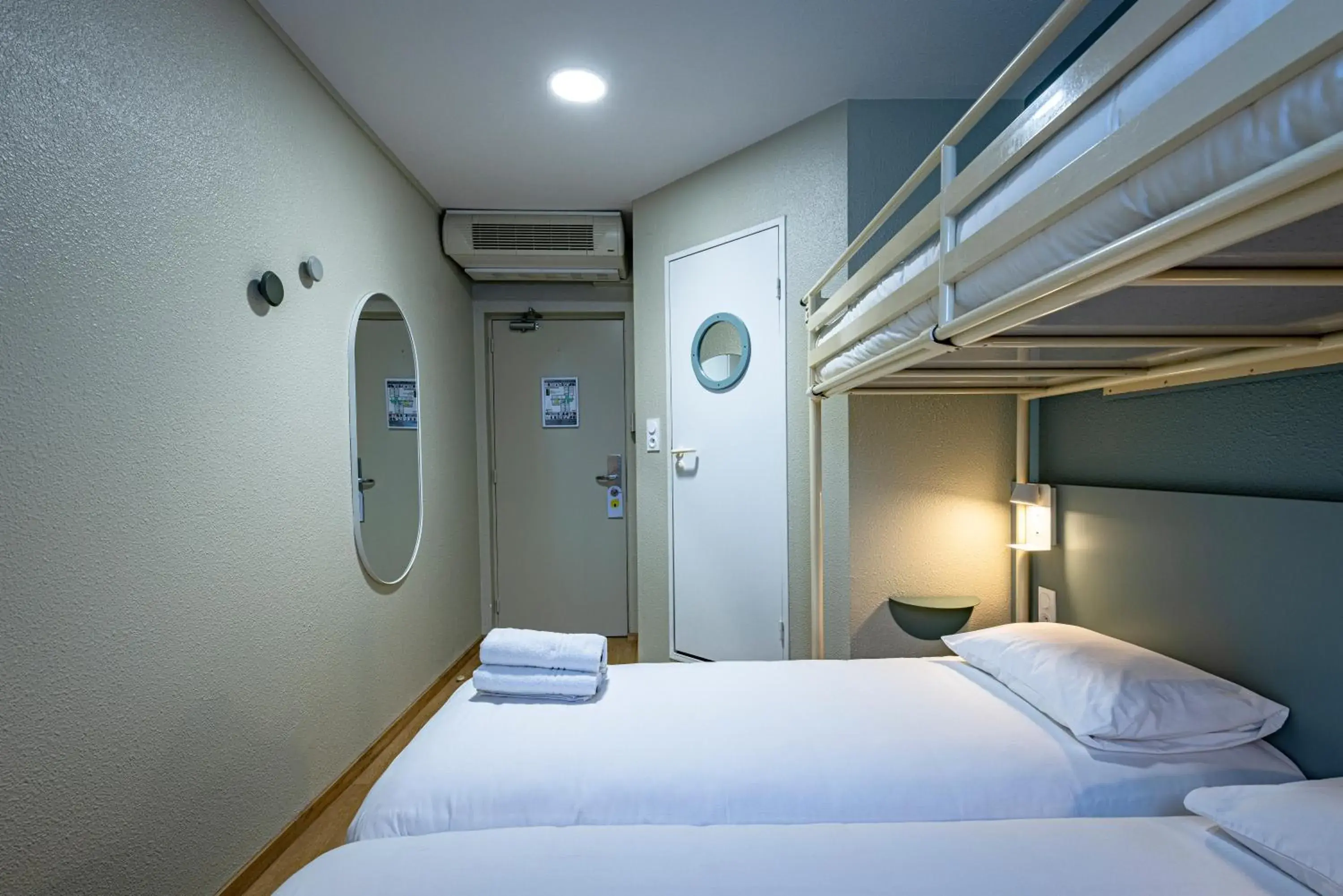 Triple Room in Vini Hotel Triple Room in Vini Hotel