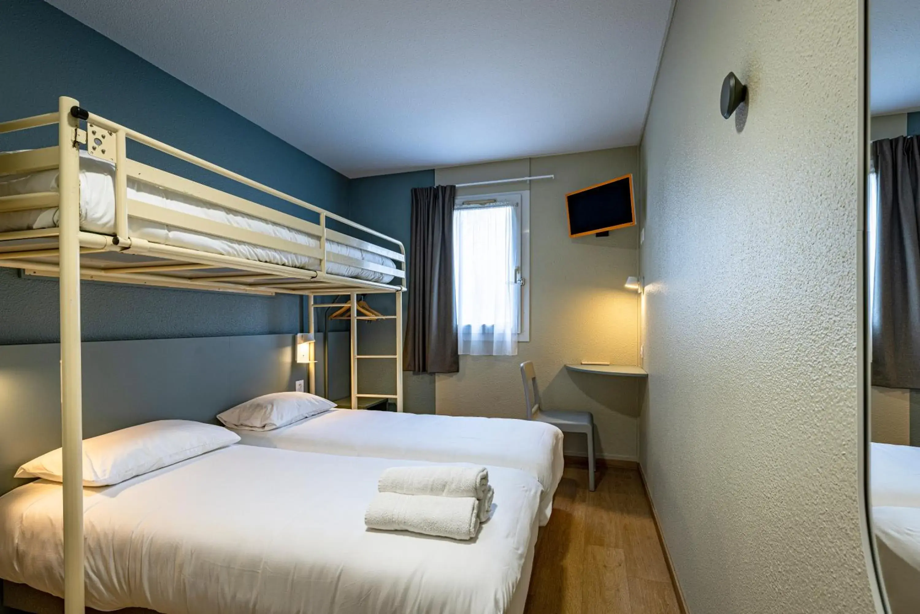 Triple Room in Vini Hotel Triple Room in Vini Hotel