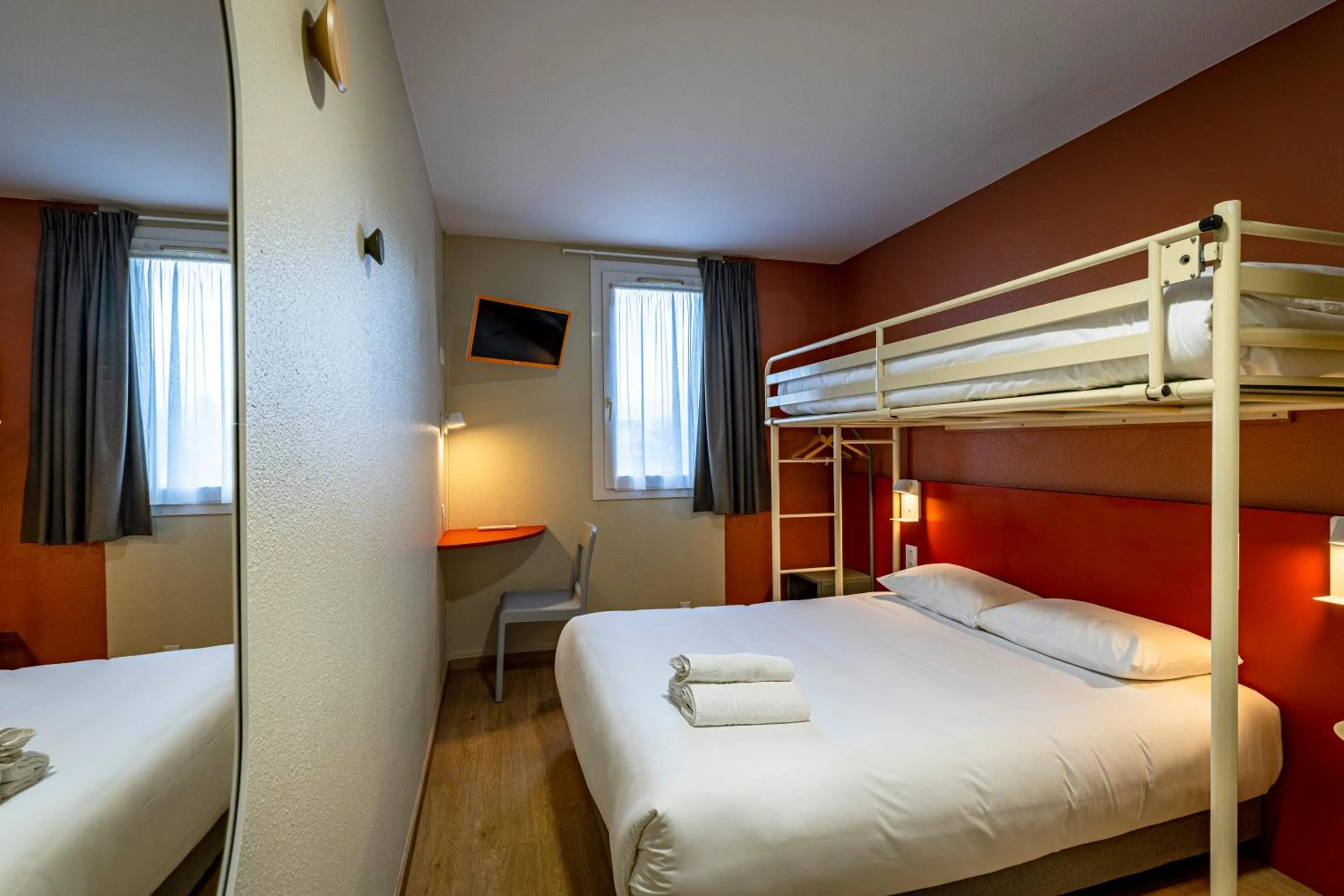 Bedroom, Bed in Vini Hotel