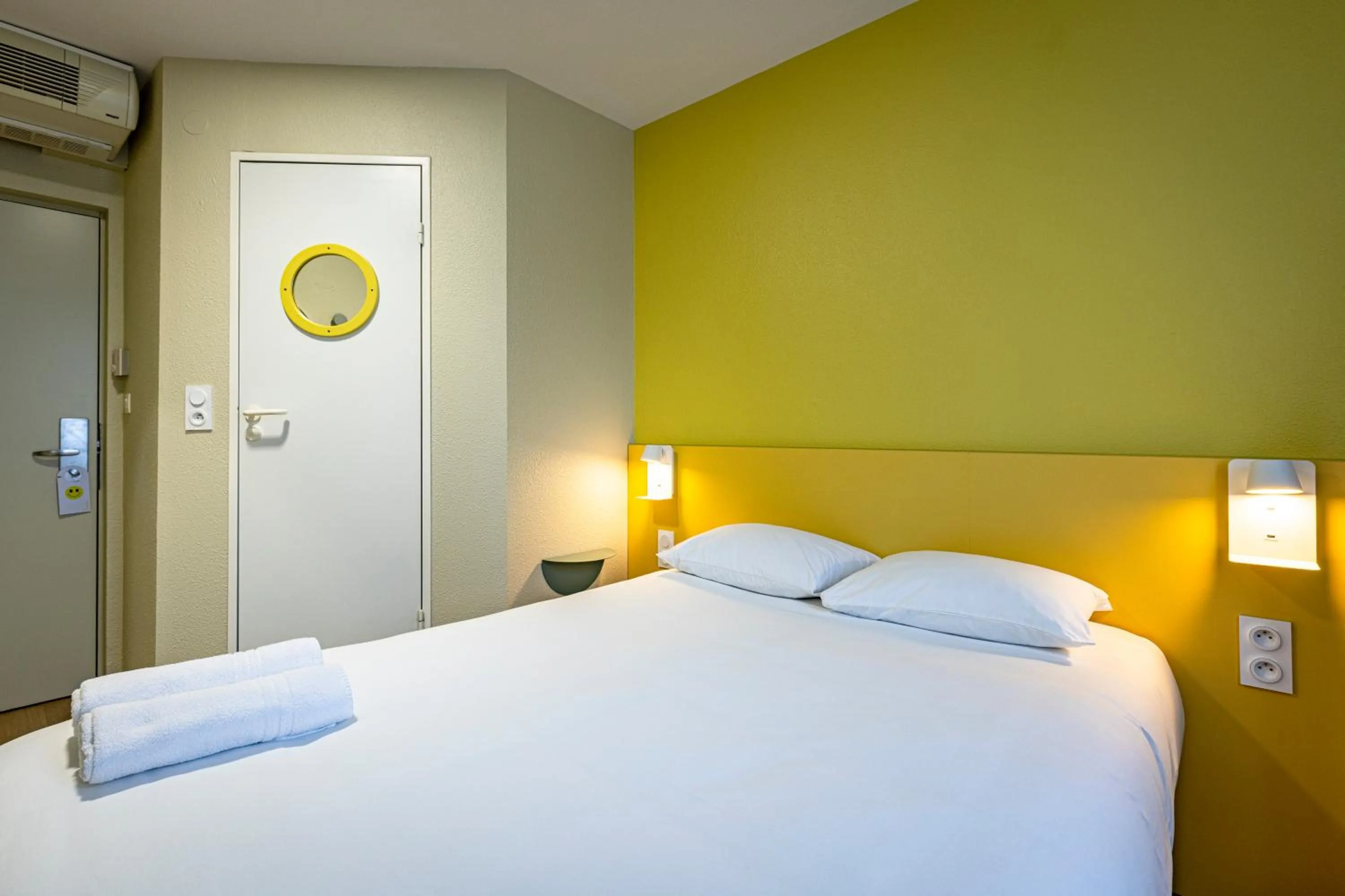 Bedroom, Bed in Vini Hotel