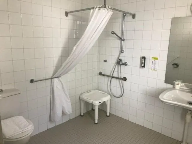 Bathroom in Vini Hotel