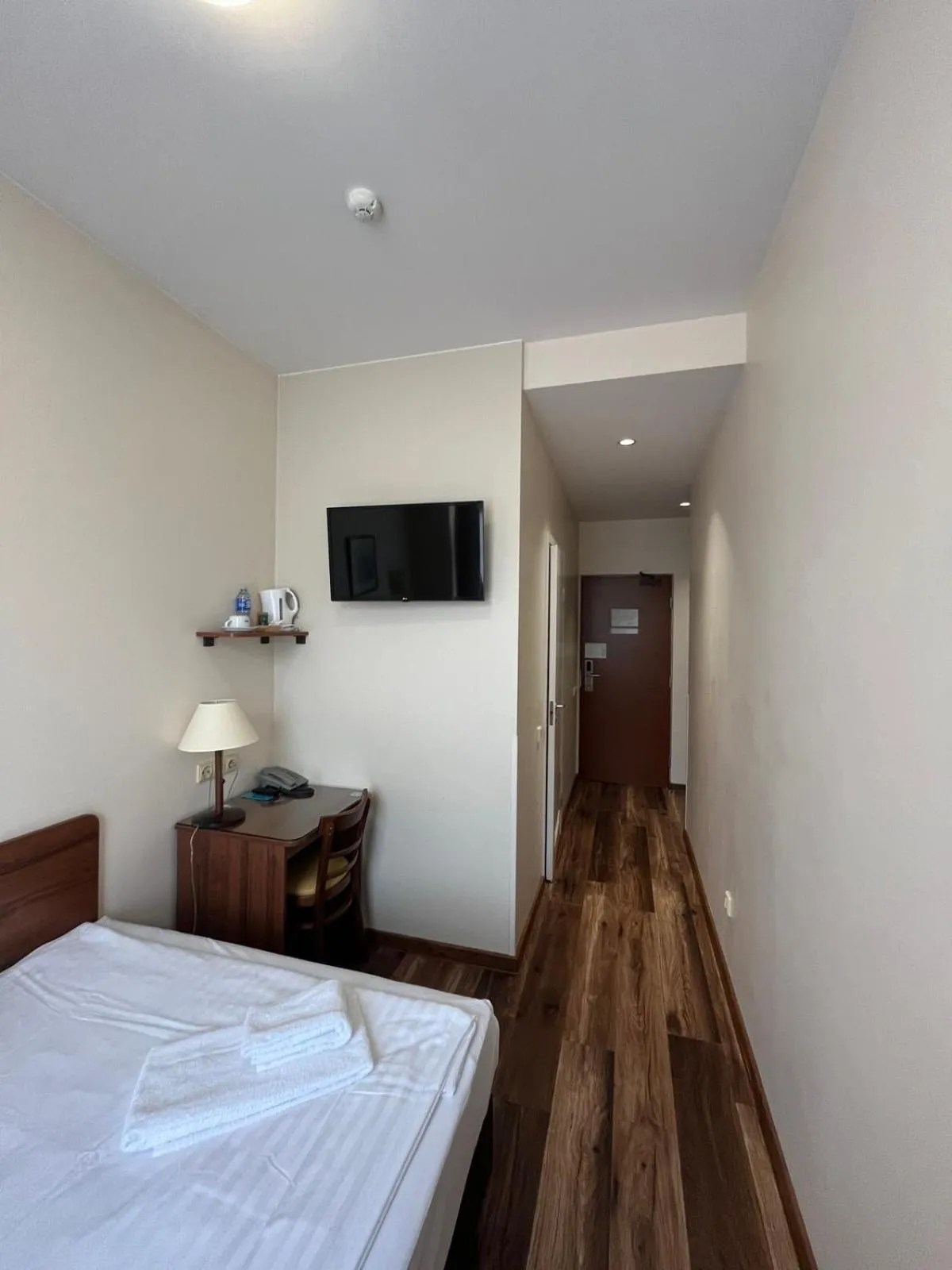 Photo of the whole room, Bed in Memel Hotel