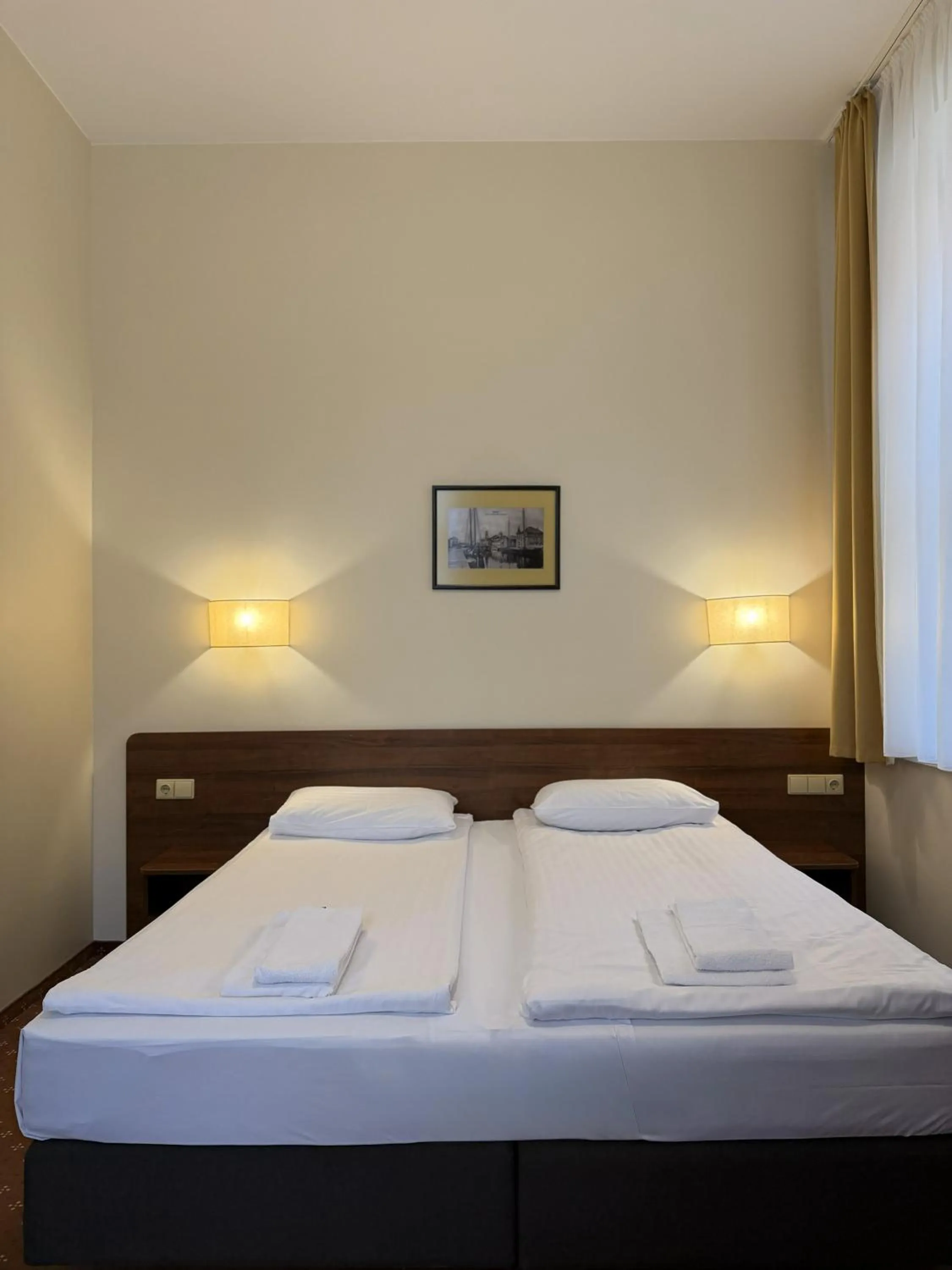 Photo of the whole room, Bed in Memel Hotel