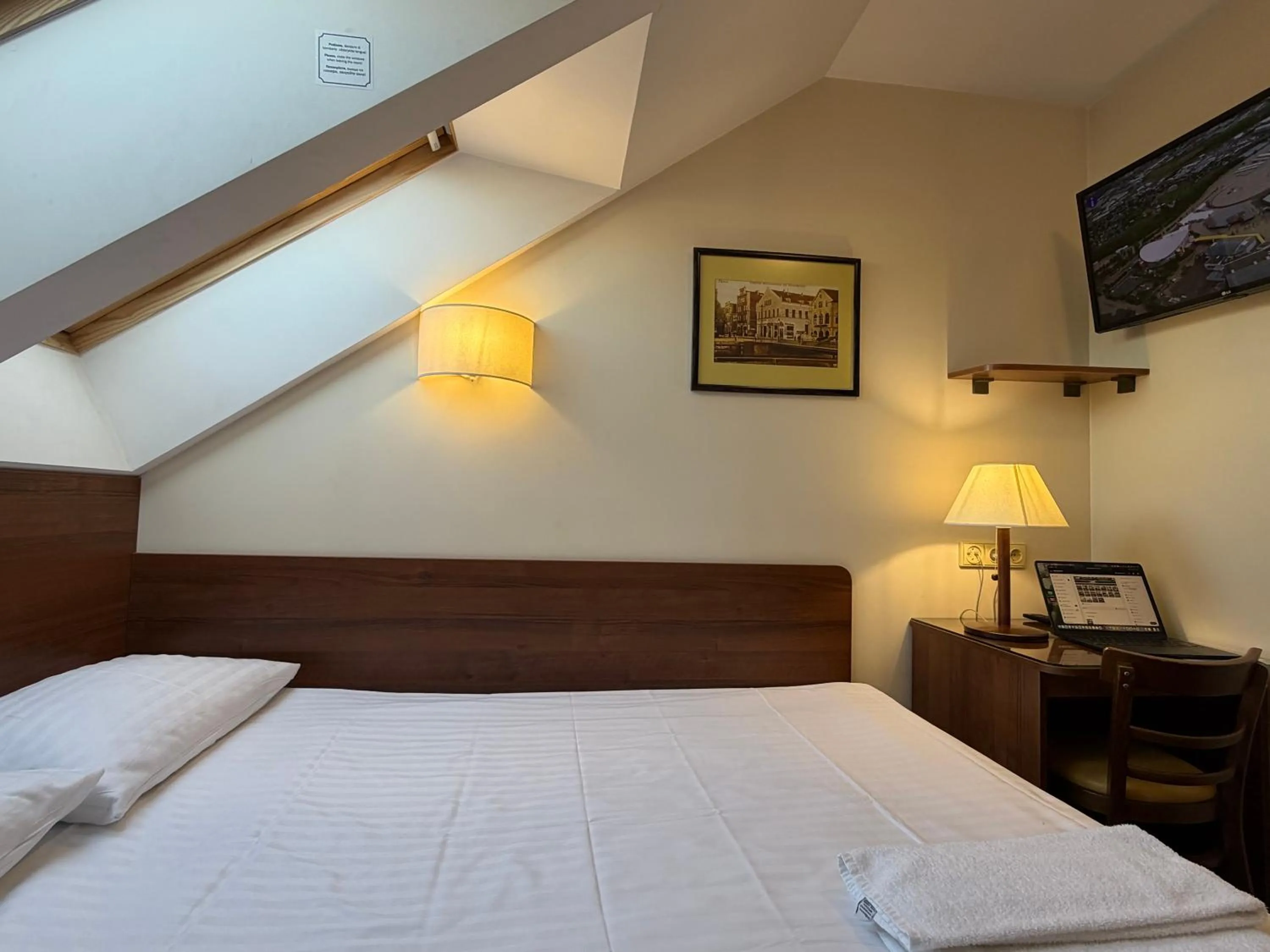 Photo of the whole room, Bed in Memel Hotel