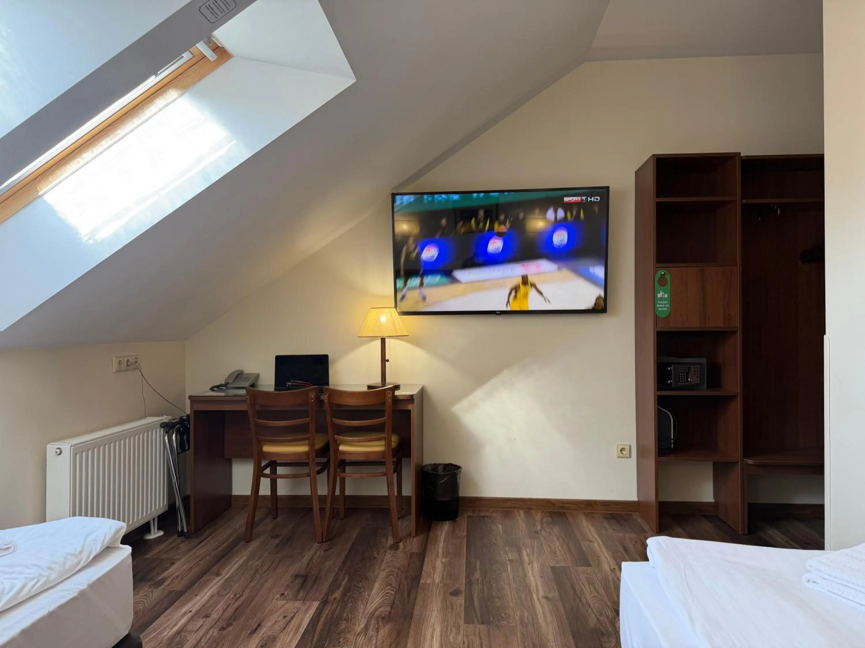 Photo of the whole room, Bed in Memel Hotel