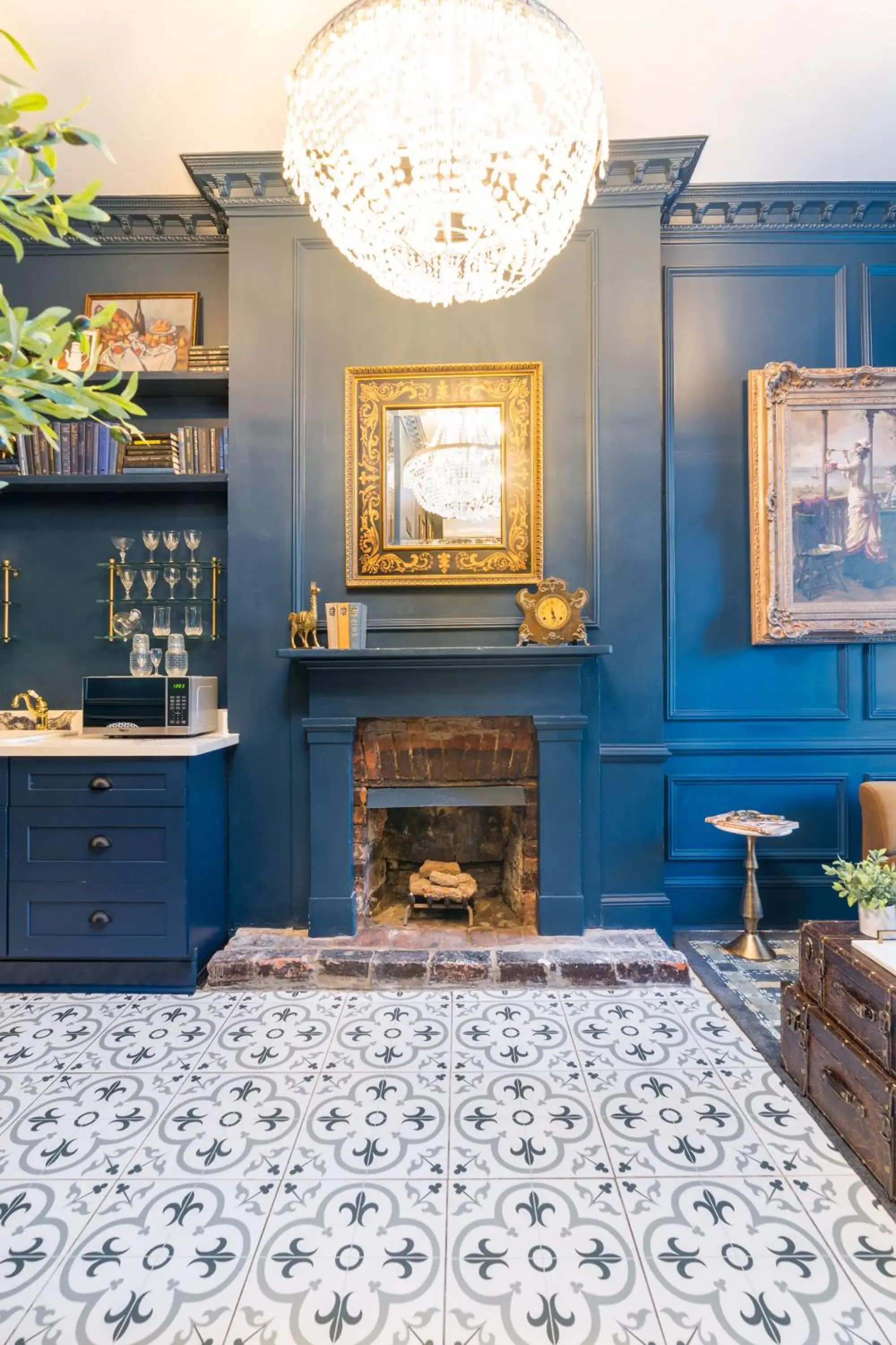 Two-Bedroom Suite in French Quarter Mansion Two-Bedroom Suite in French Quarter Mansion