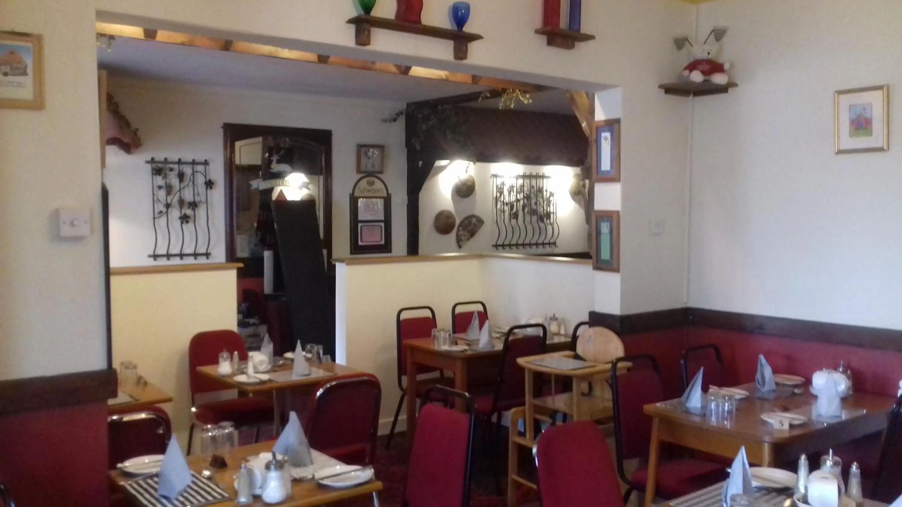 Dining area in Elmfield