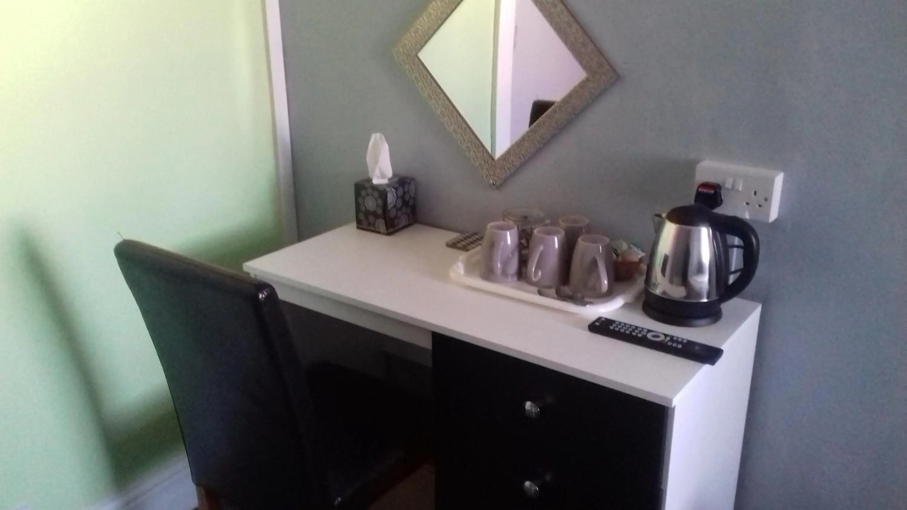 Coffee/tea facilities in Elmfield