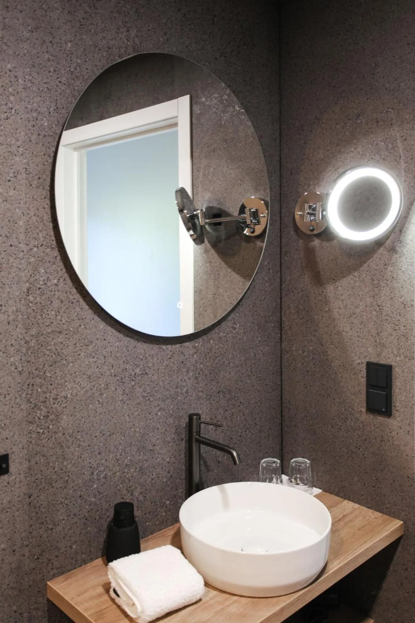 Bathroom in Hestheimar