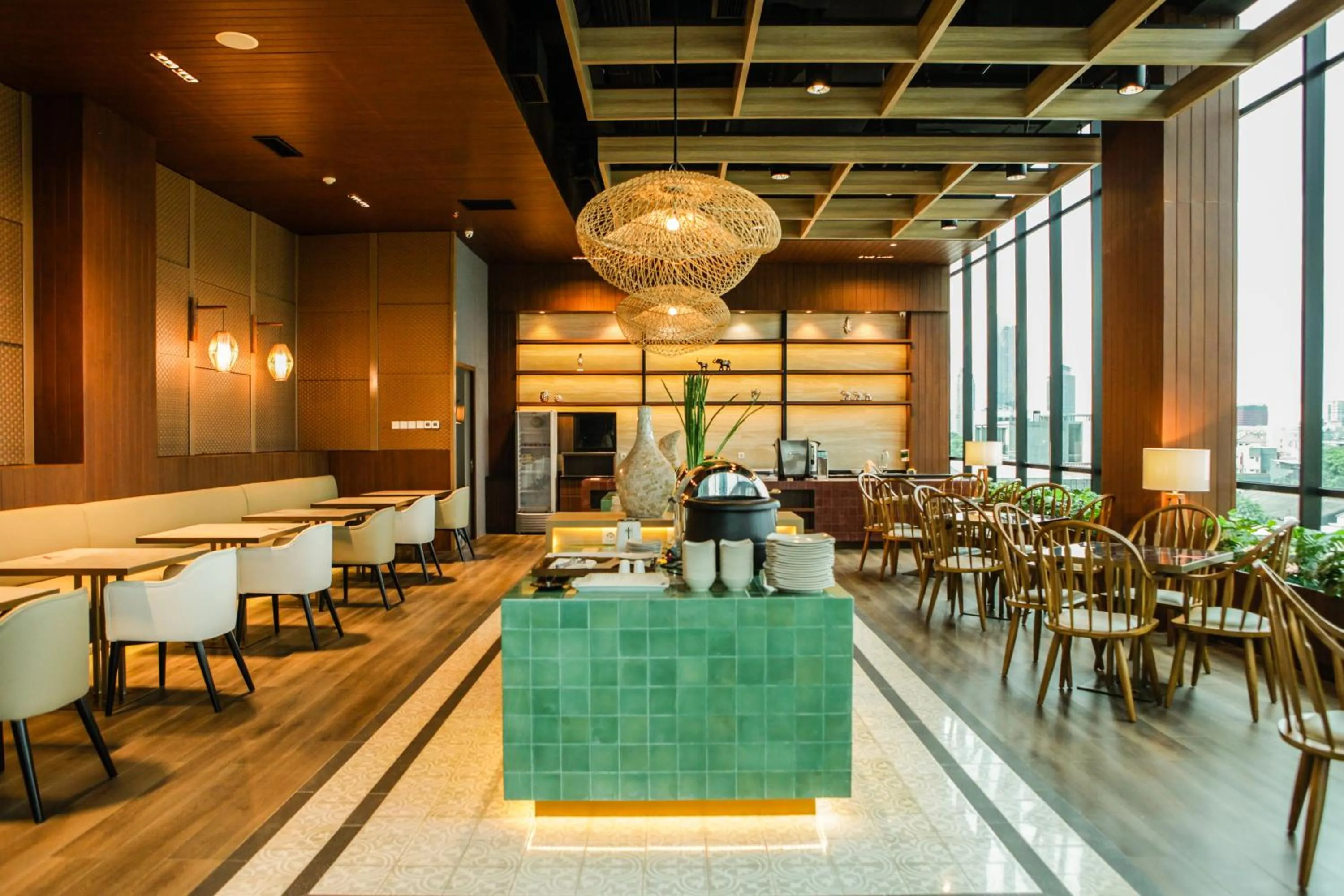 Restaurant/places to eat in Avissa Suites