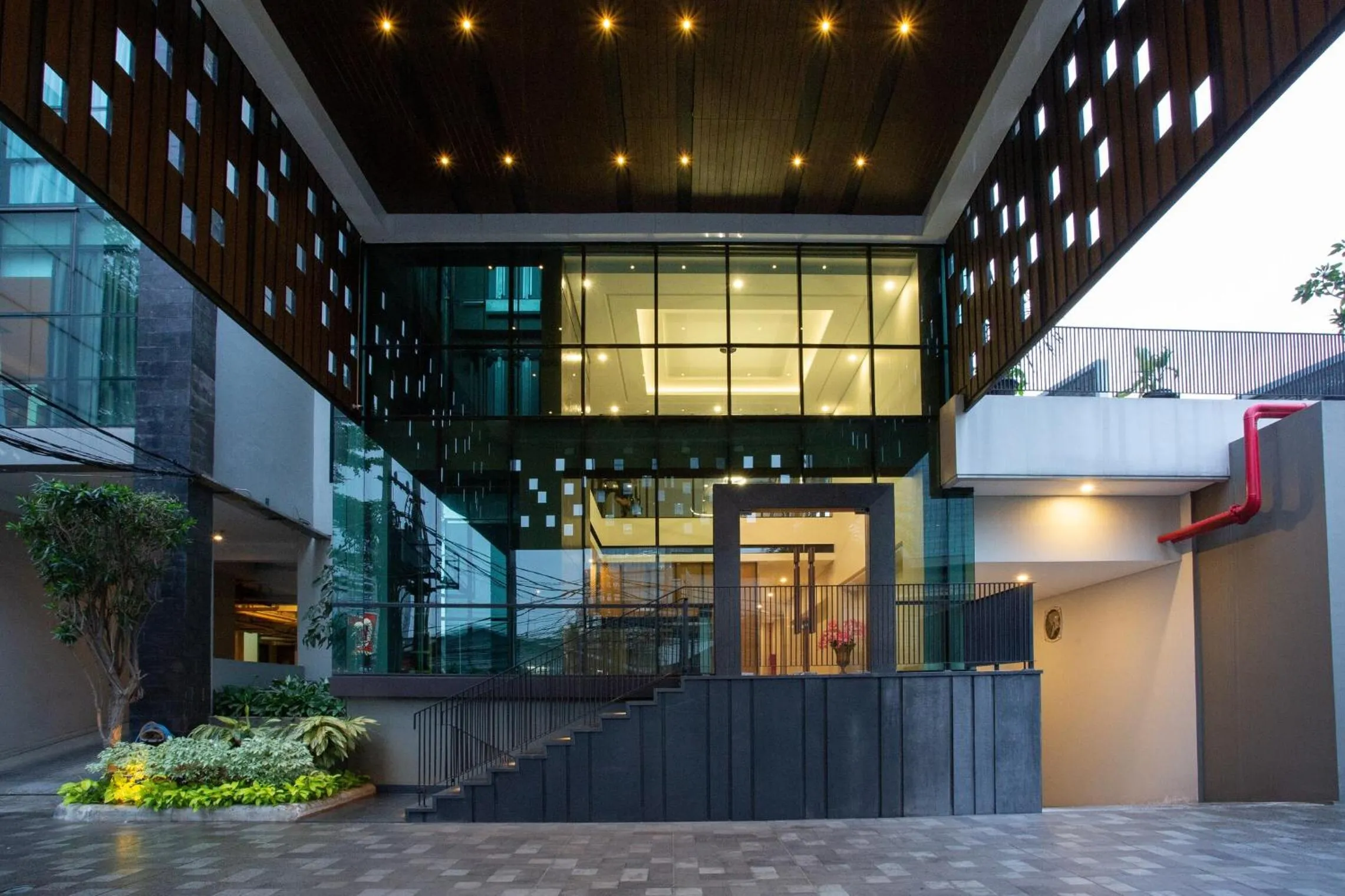 Facade/entrance in Avissa Suites
