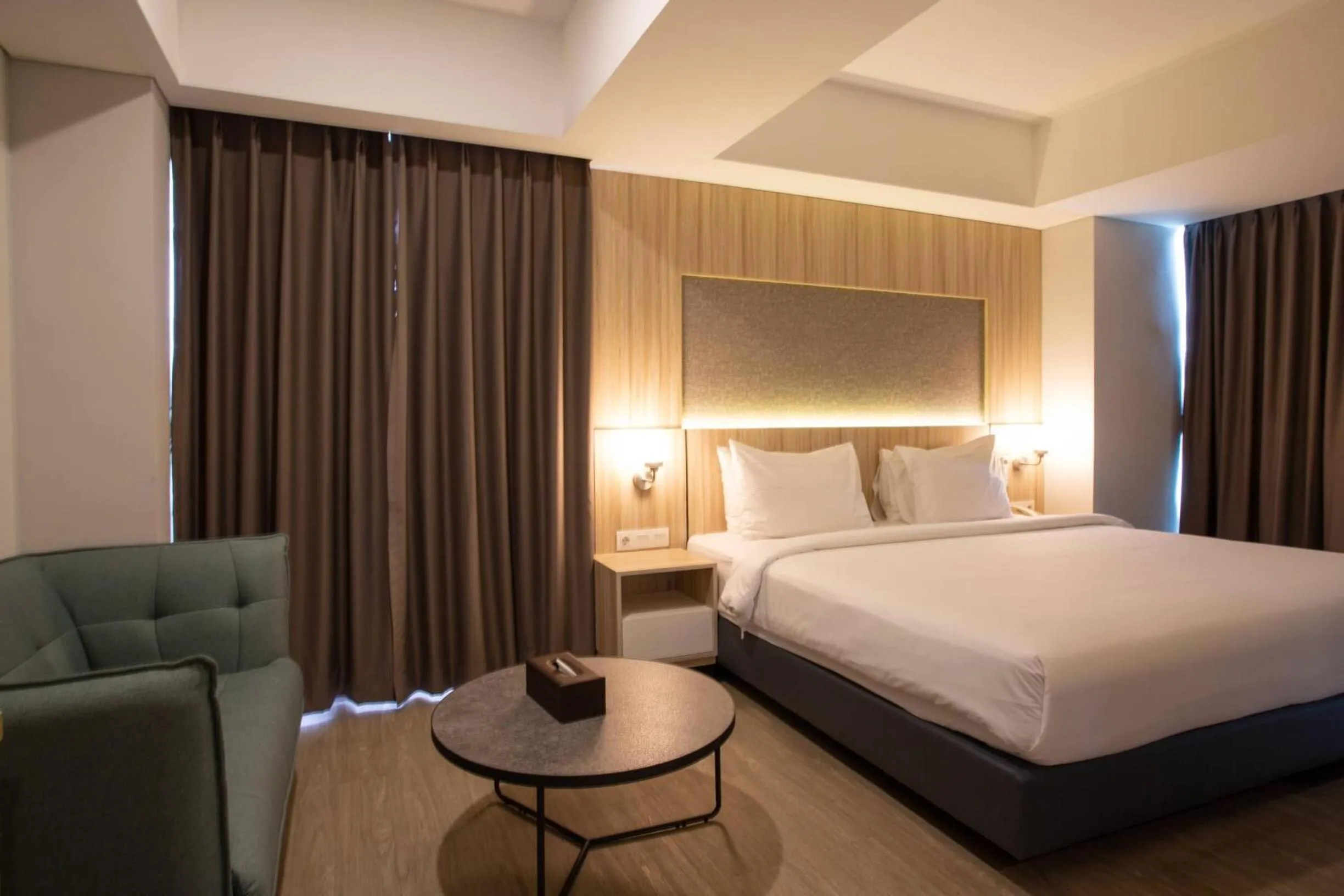 Bedroom, Bed in Avissa Suites