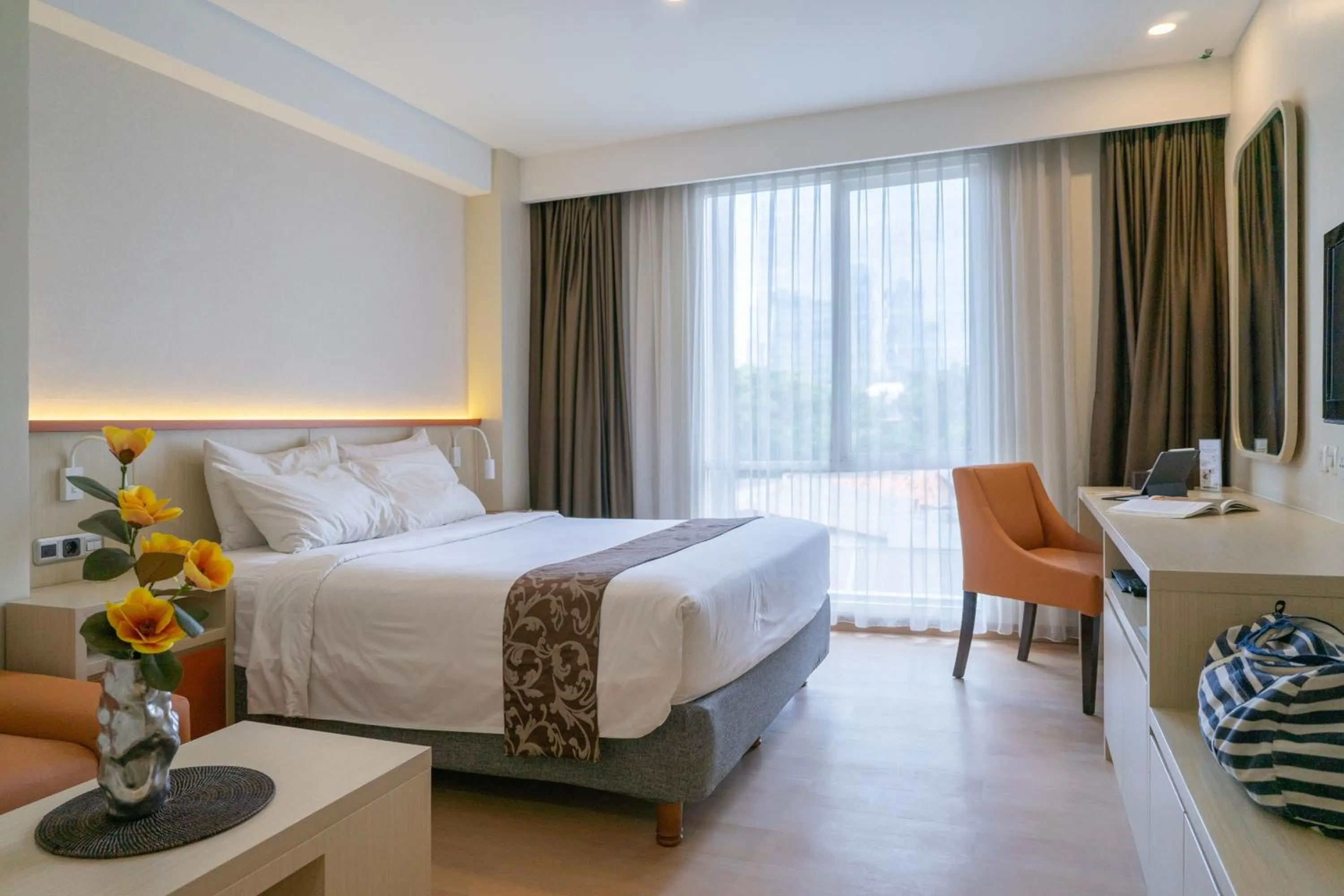 Bedroom, Bed in Avissa Suites