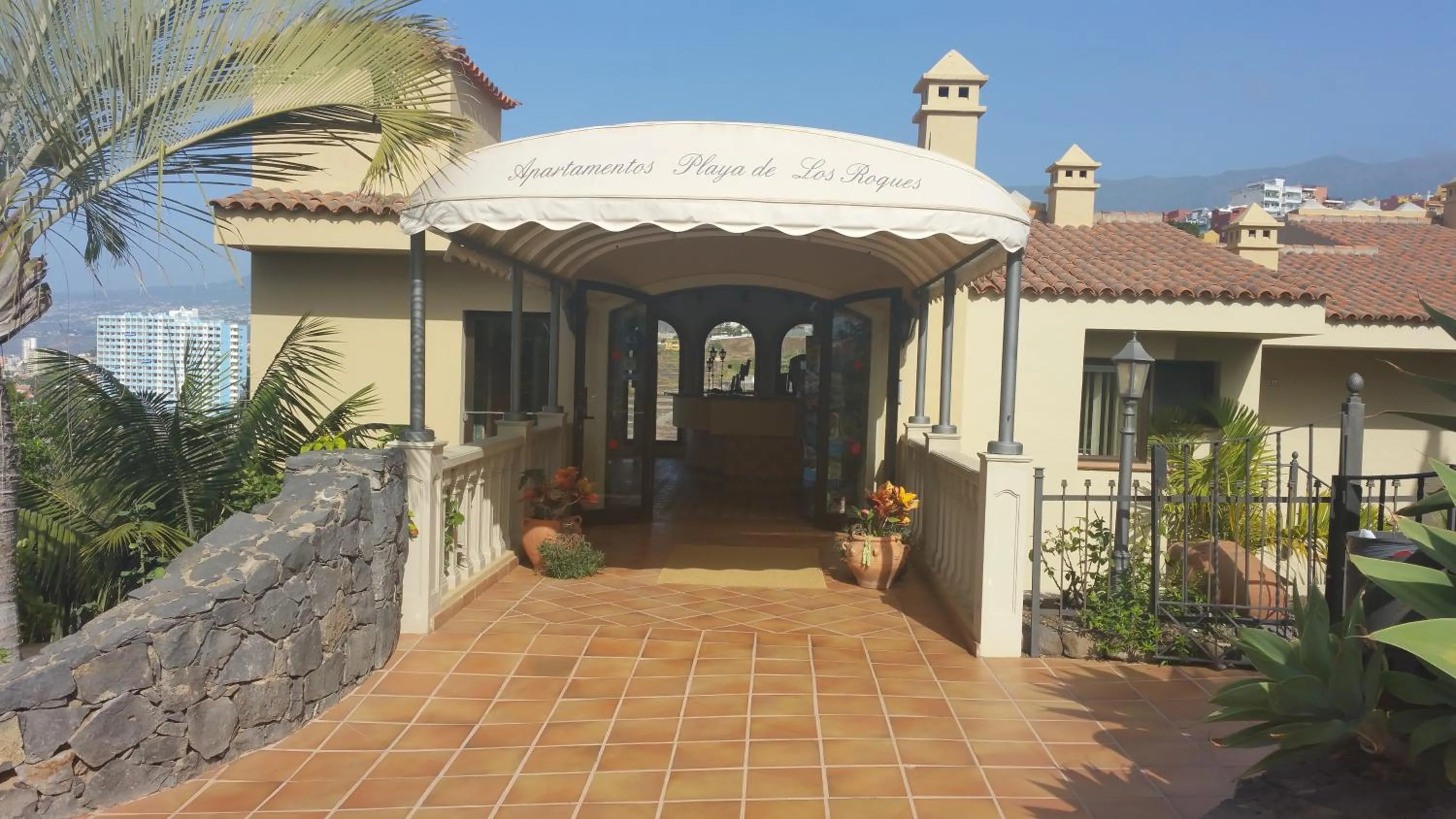 Facade/entrance in Apartamentos Playa de Los Roques