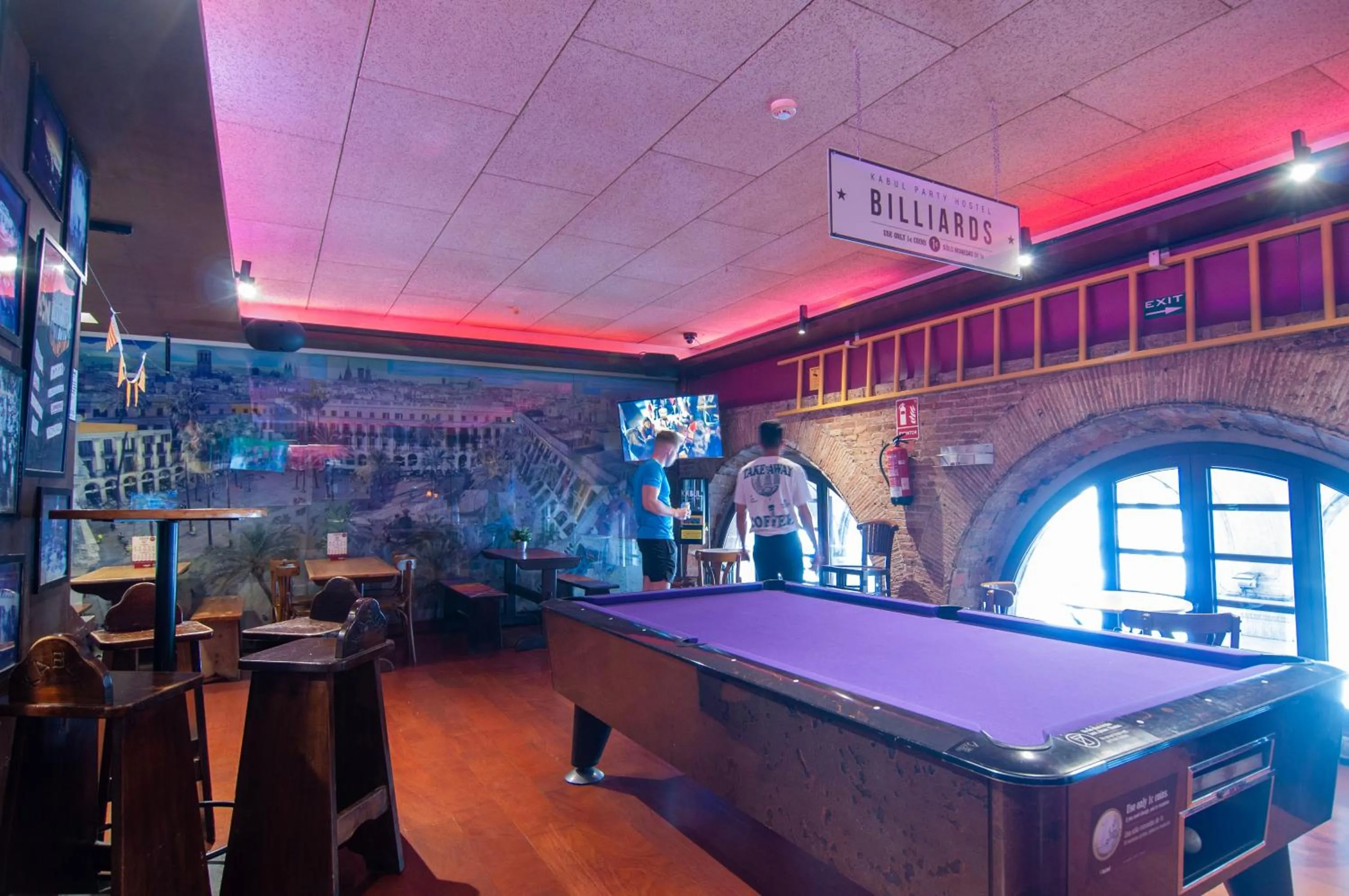 Communal lounge/ TV room in Kabul Party Hostel Barcelona