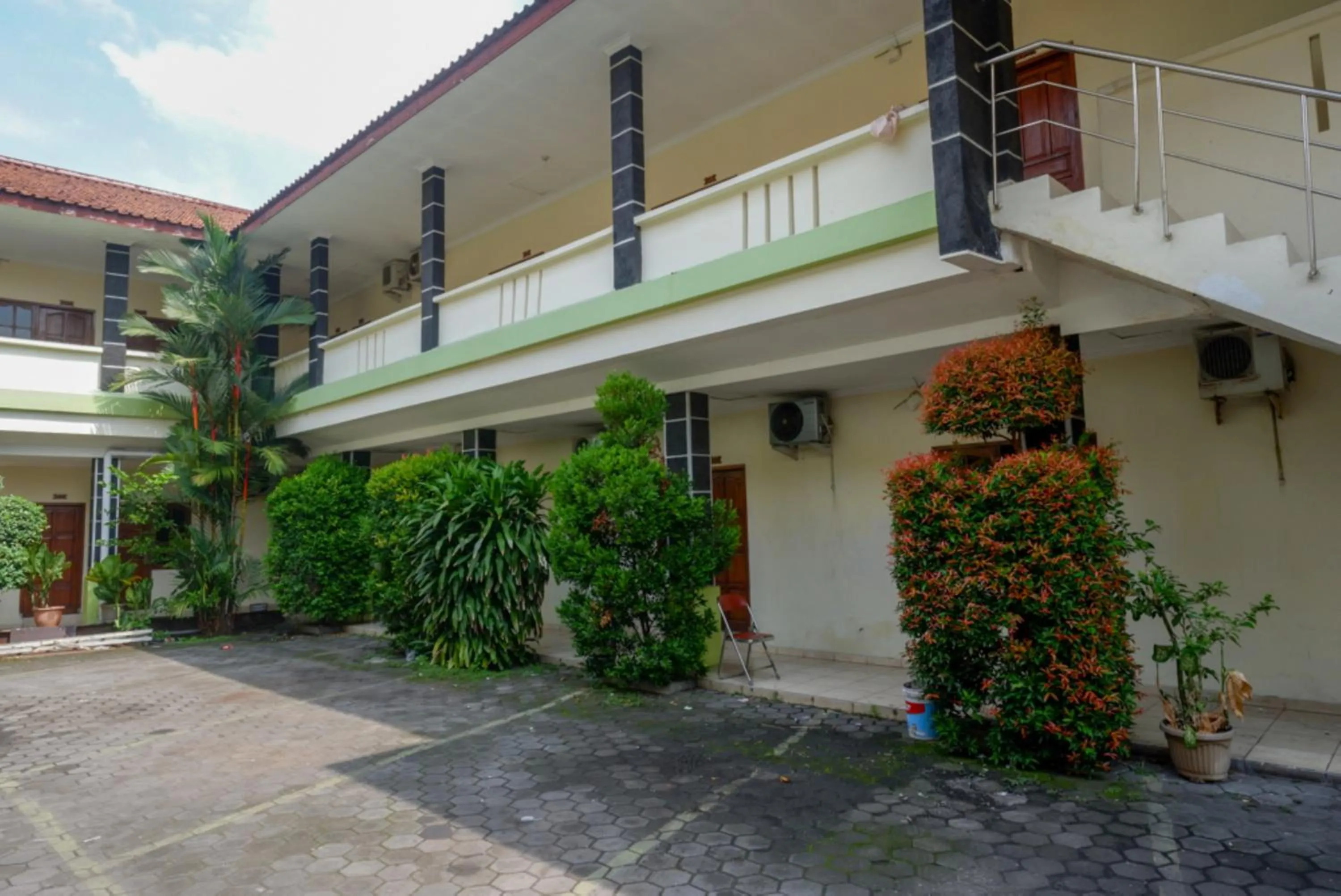 Property building in RedDoorz At Hotel Sartika Yogyakarta