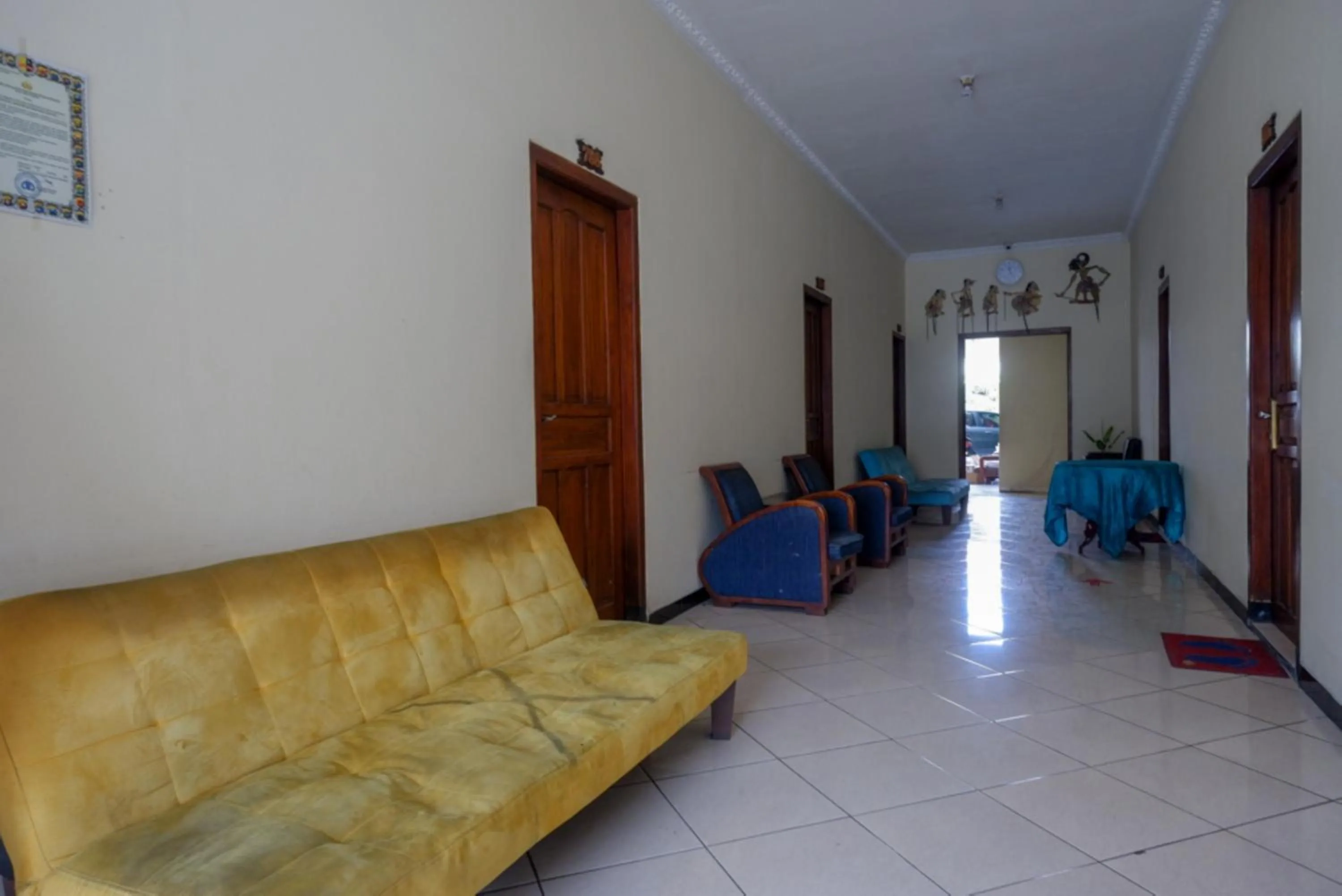 Living room in RedDoorz At Hotel Sartika Yogyakarta