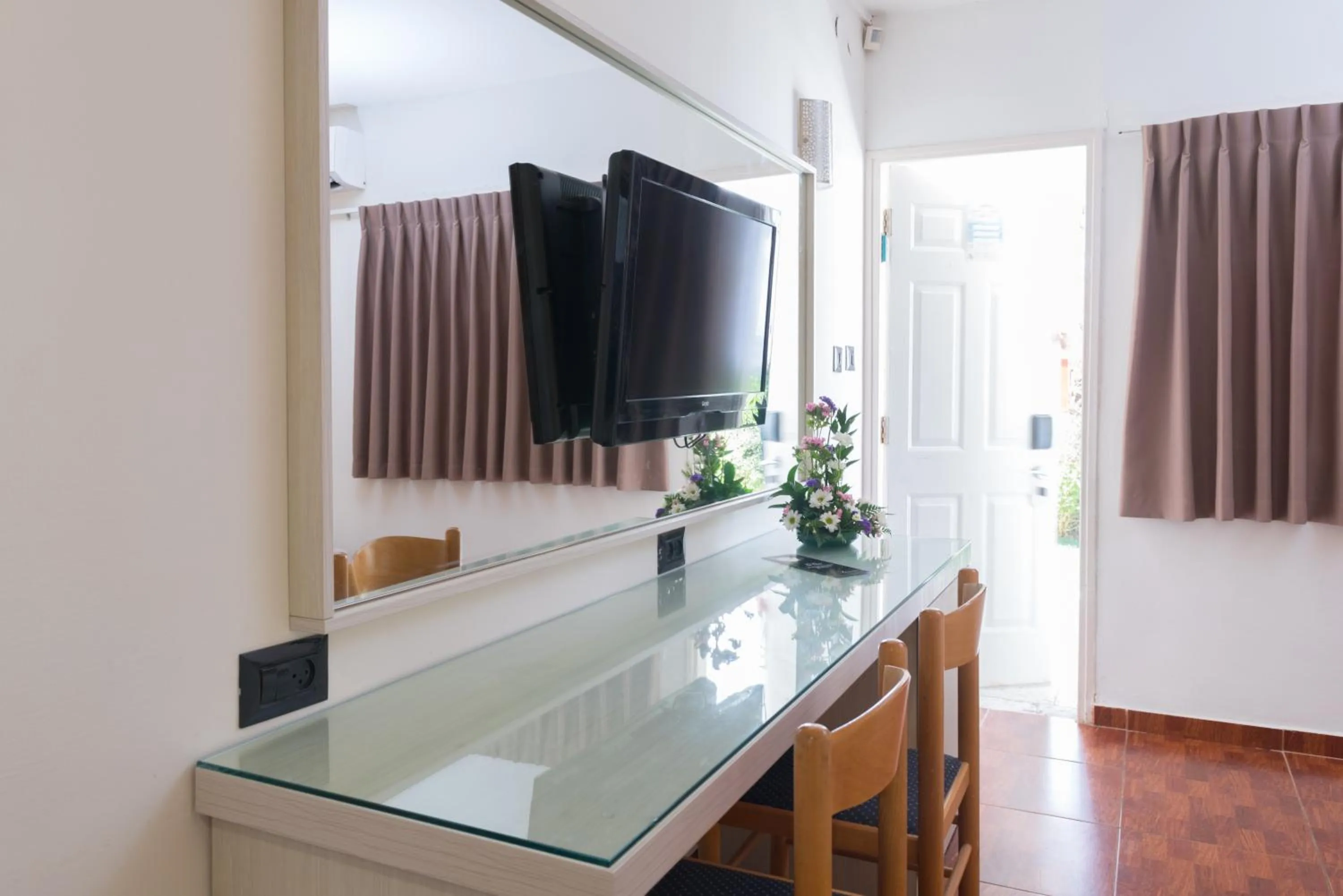 Photo of the whole room in Americana Eilat Hotel