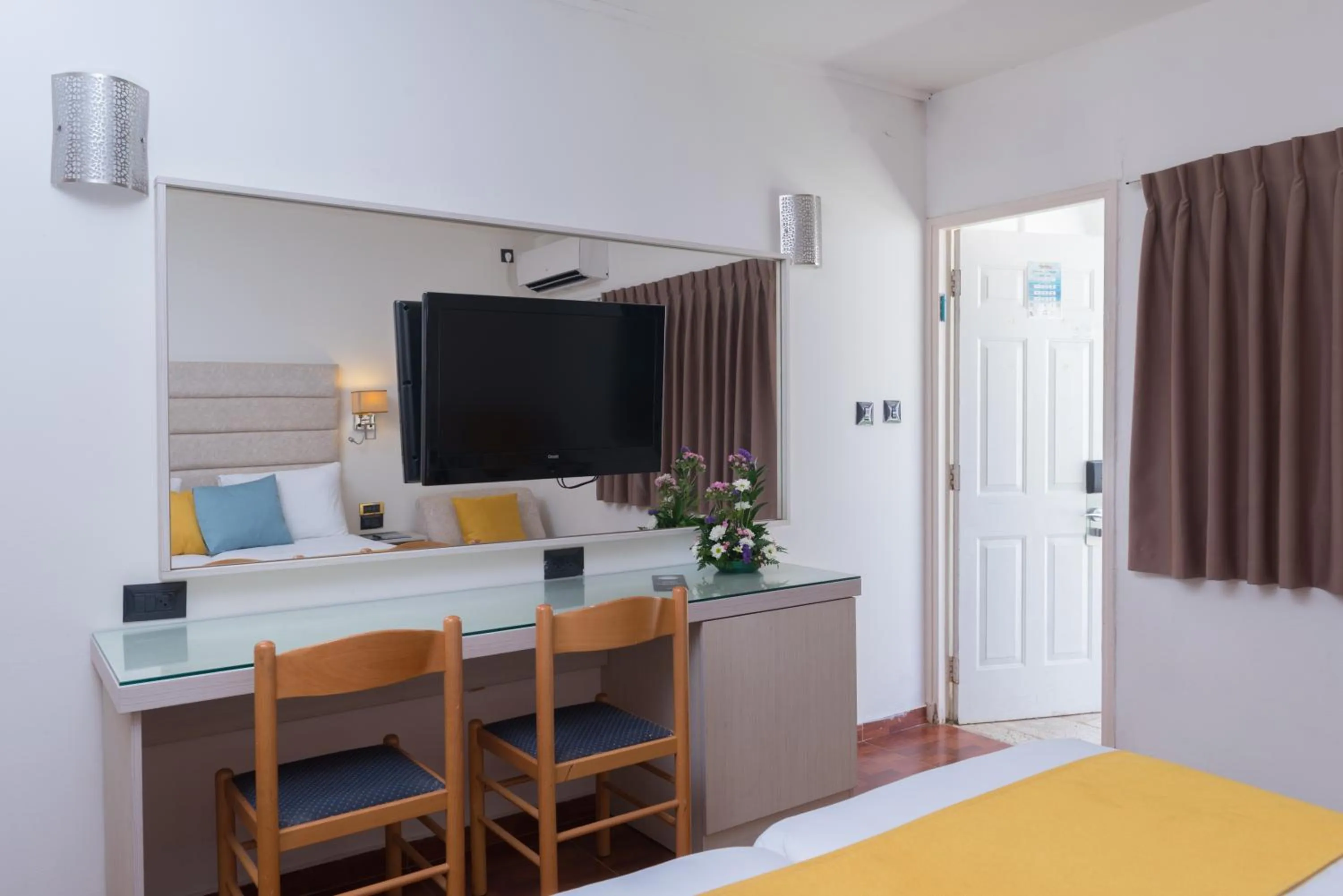 Photo of the whole room, Bed in Americana Eilat Hotel