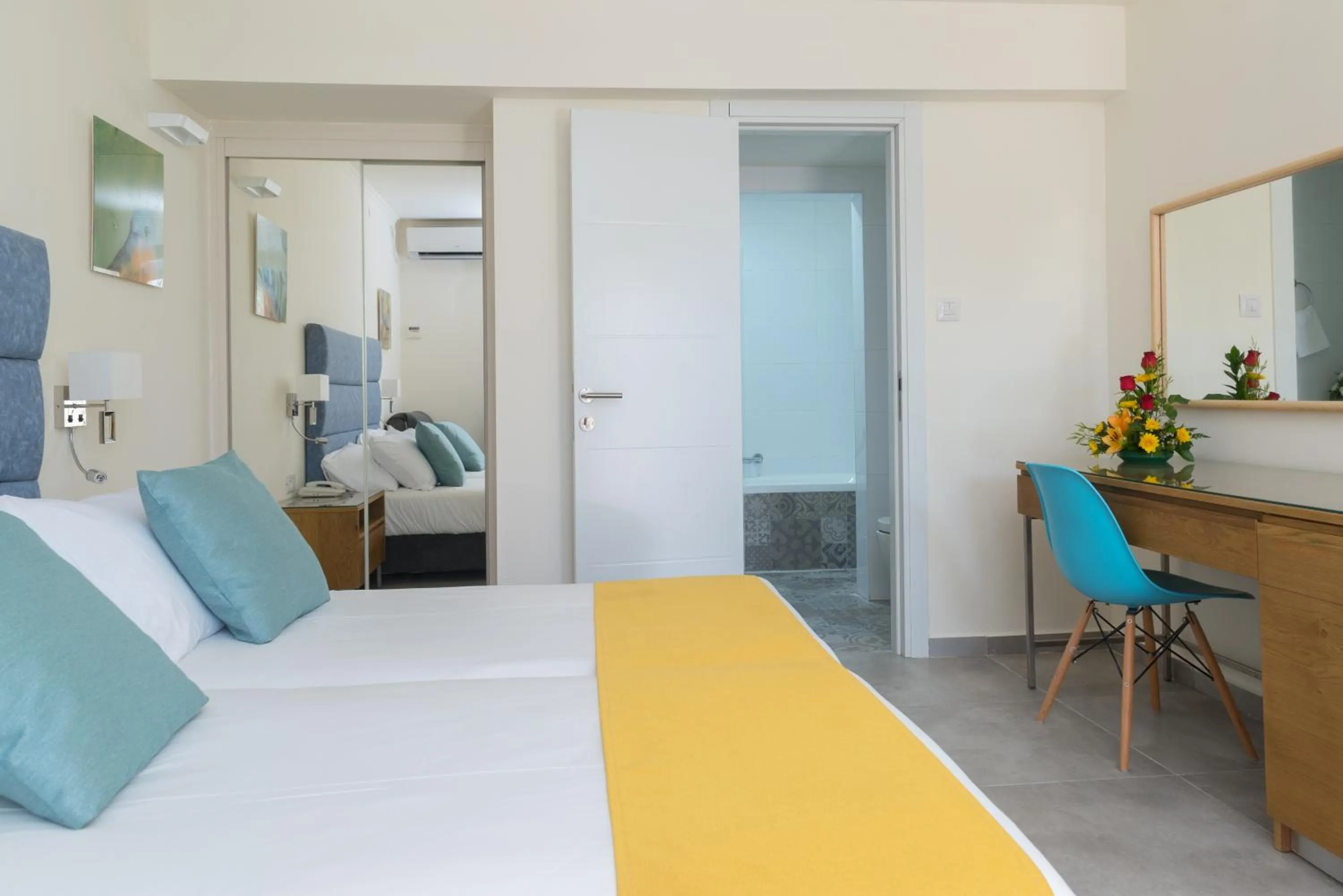 Bedroom, Bed in Americana Eilat Hotel