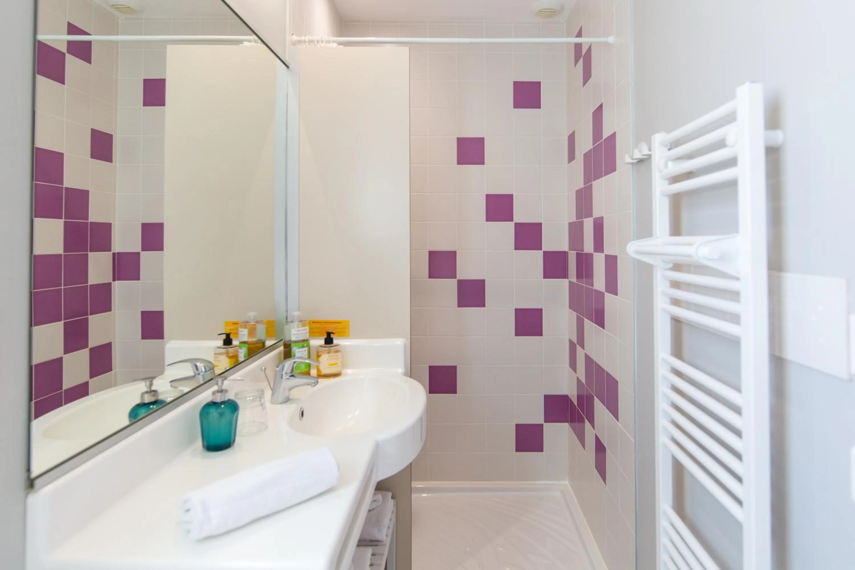 Bathroom in Hôtel de Ré, "The Originals Résidence"