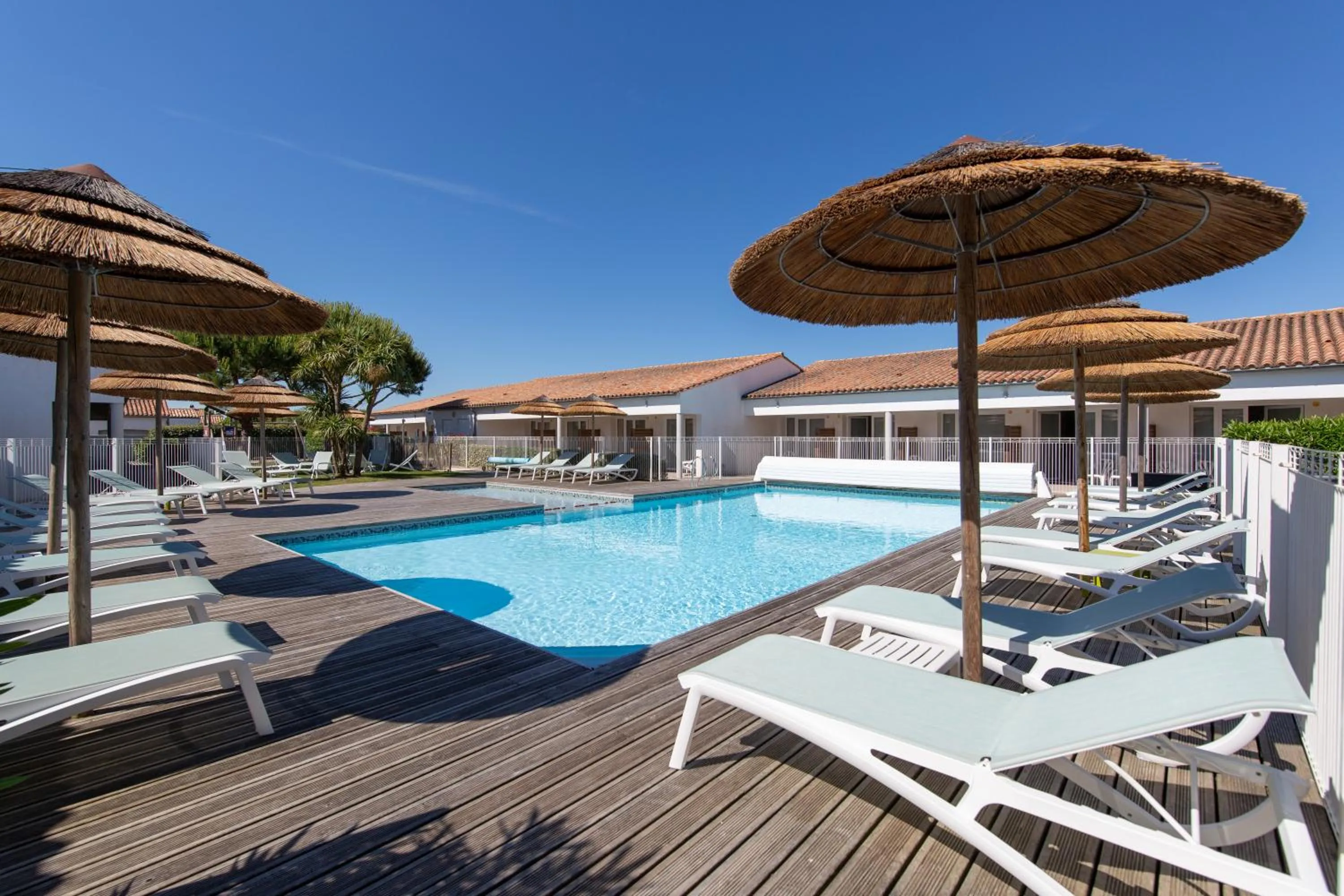 Swimming pool in Hôtel de Ré, "The Originals Résidence"