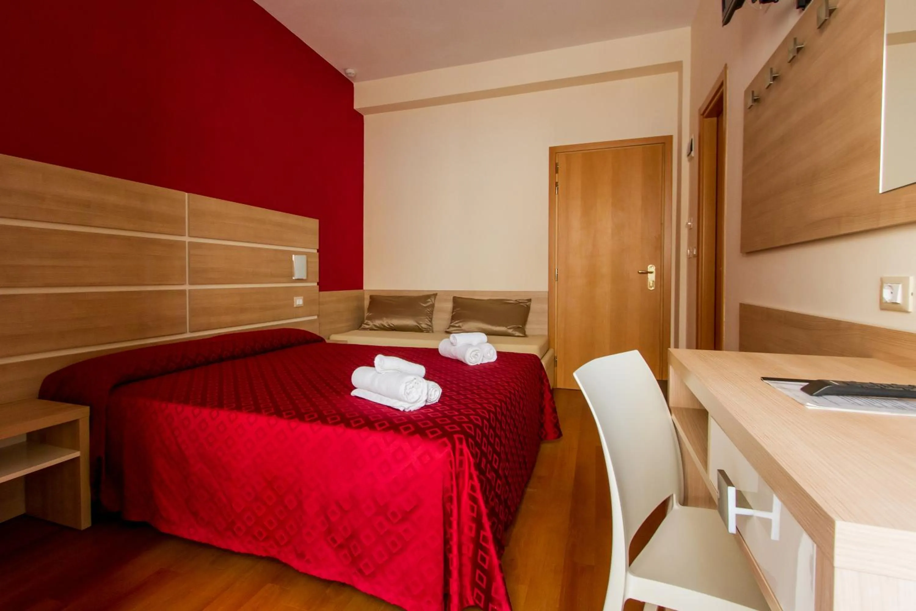 Photo of the whole room, Bed in Hotel Monica