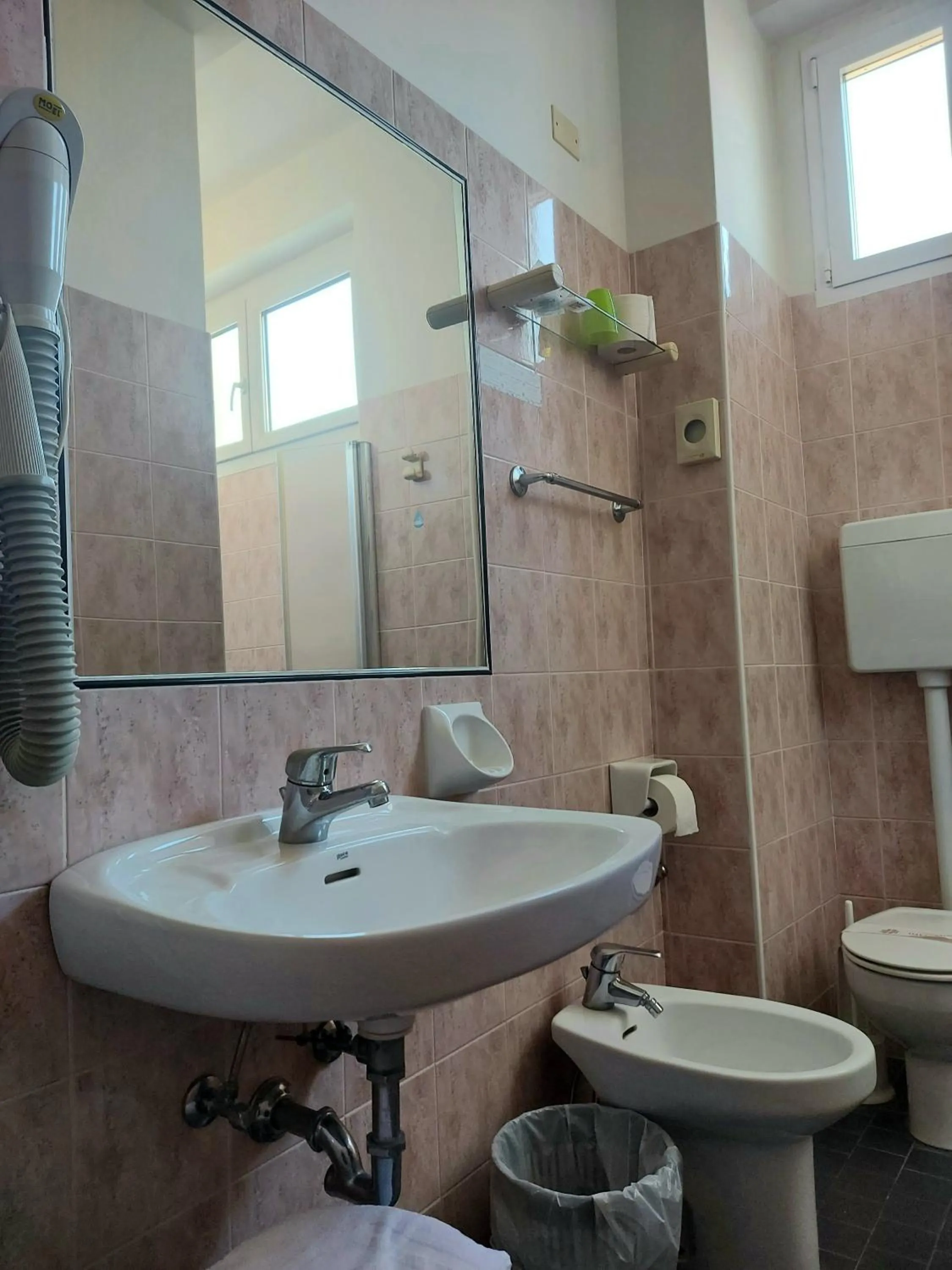 Bathroom in Hotel Monica