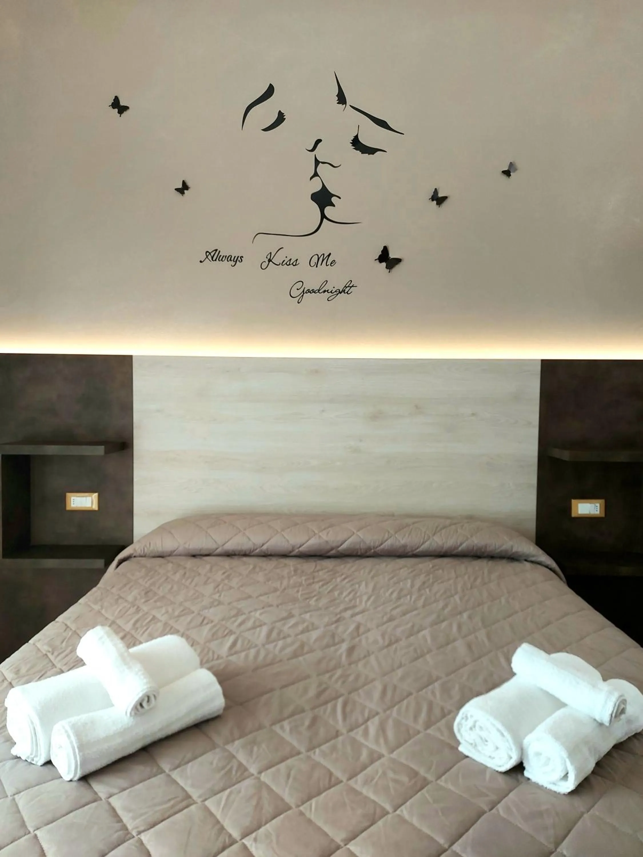 Decorative detail, Bed in Hotel Monica