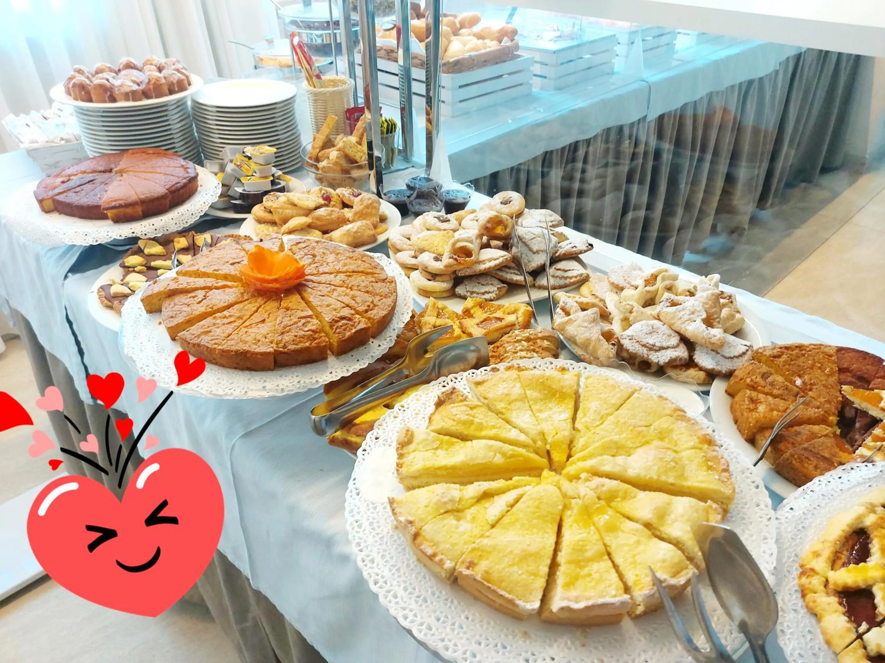 Restaurant/places to eat in Hotel Monica